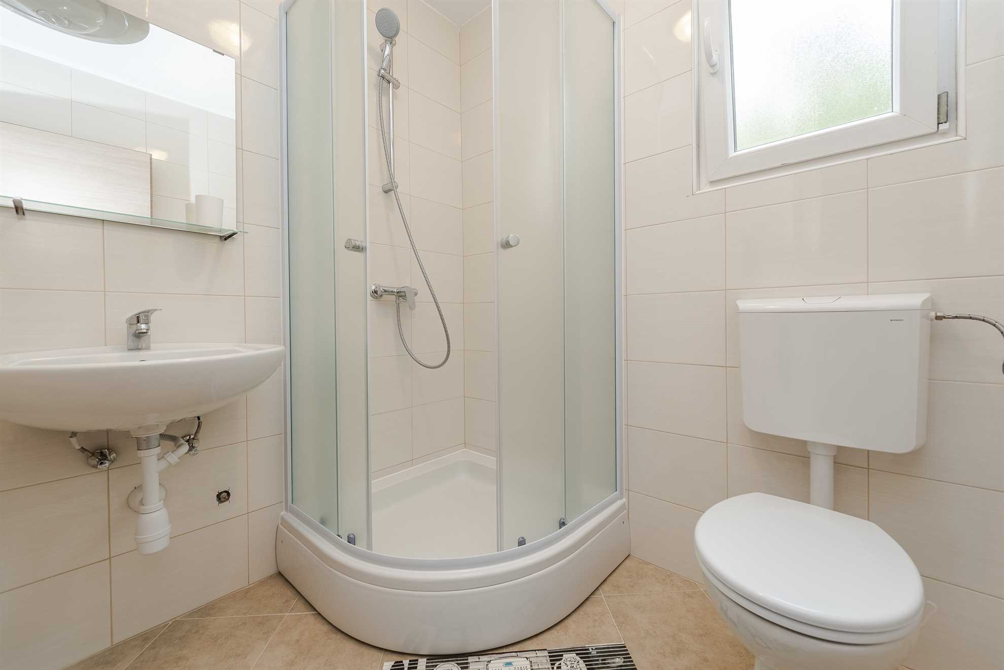 Apartment just 100 m from beach | WiFi, air conditioning, parking | for 2-4 persons