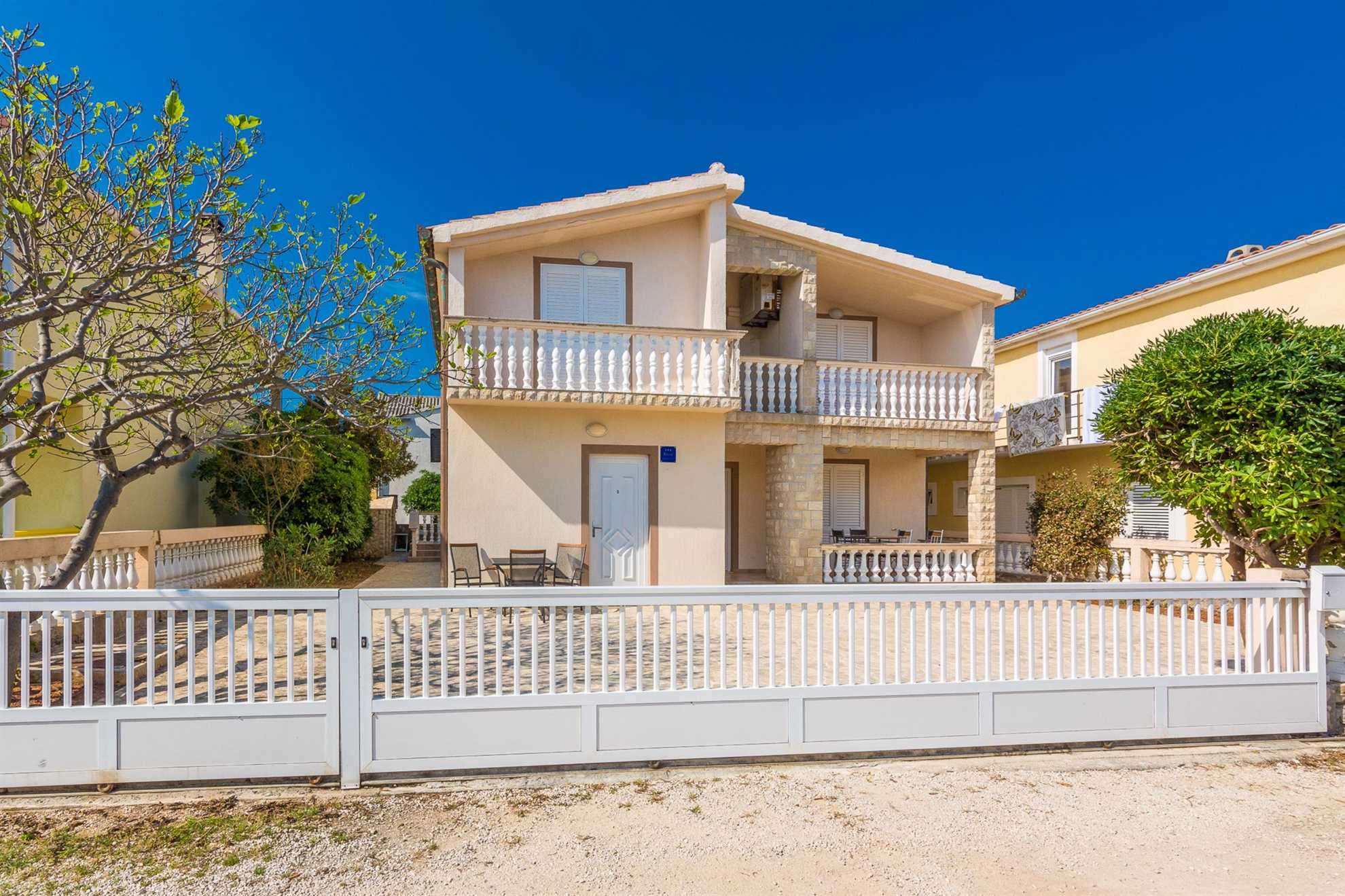 Modern studio apartment for 2 | 250 m from beach | air conditioning, WiFi, satellite tv