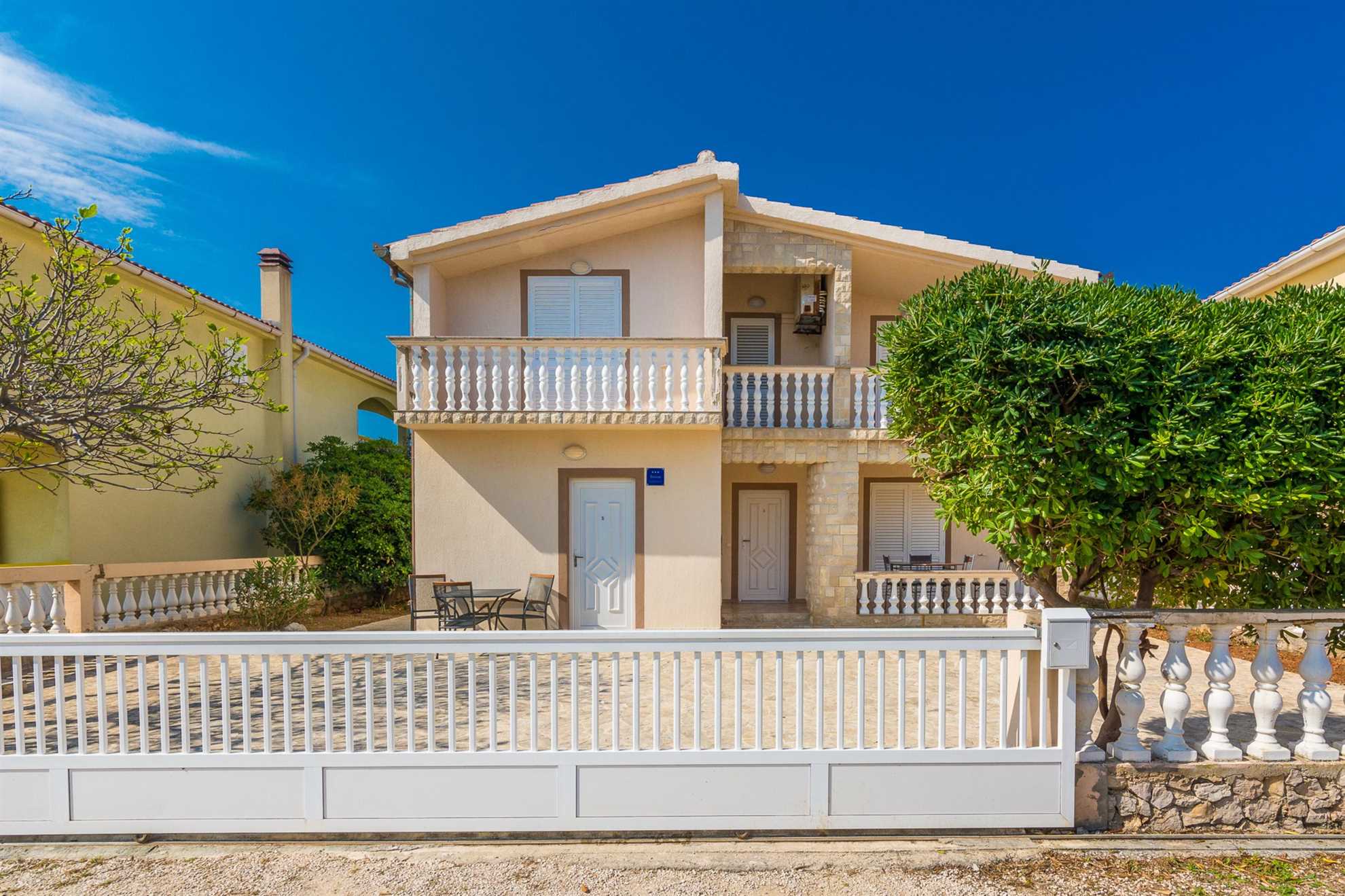 Modern studio apartment for 2 | 250 m from beach | air conditioning, WiFi, satellite tv