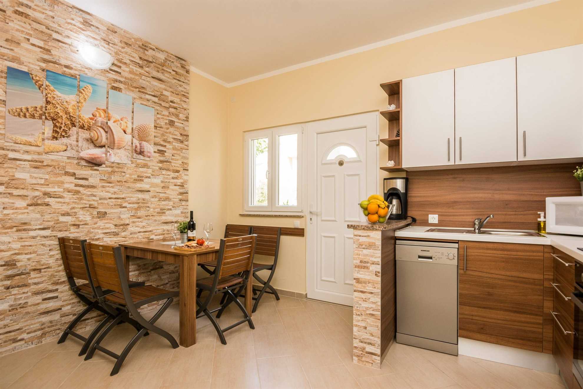 Modern studio apartment for 2 | 250 m from beach | air conditioning, WiFi, satellite tv