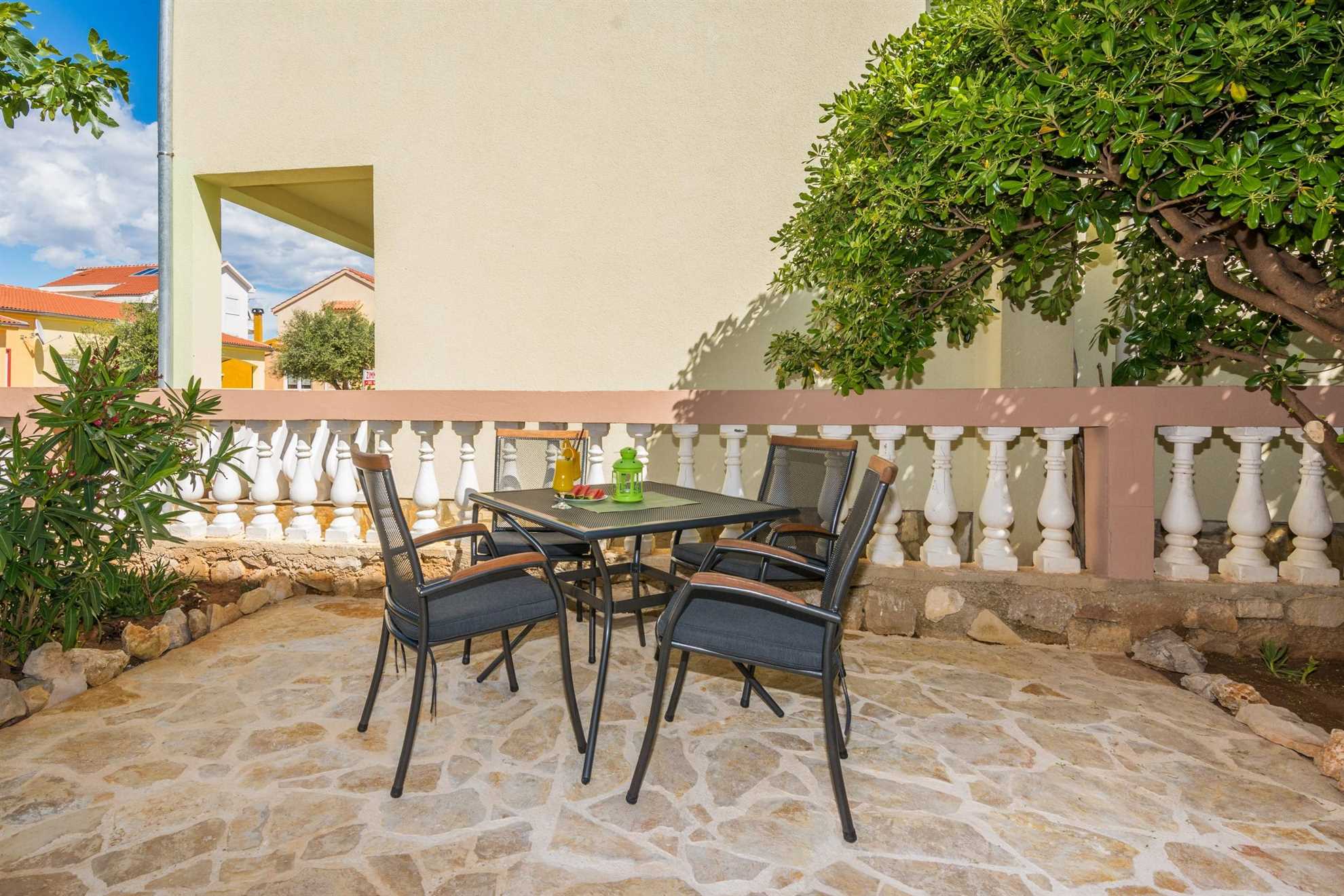 Modern studio apartment for 2 | 250 m from beach | air conditioning, WiFi, satellite tv