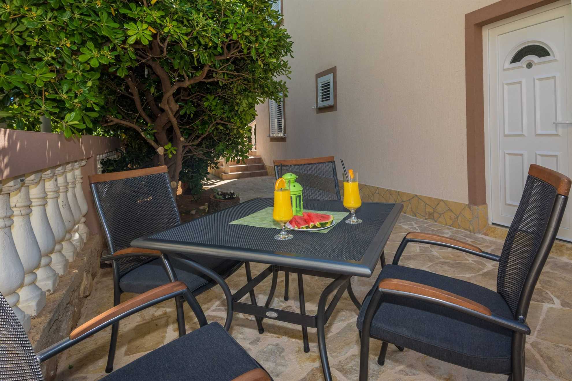 Modern studio apartment for 2 | 250 m from beach | air conditioning, WiFi, satellite tv