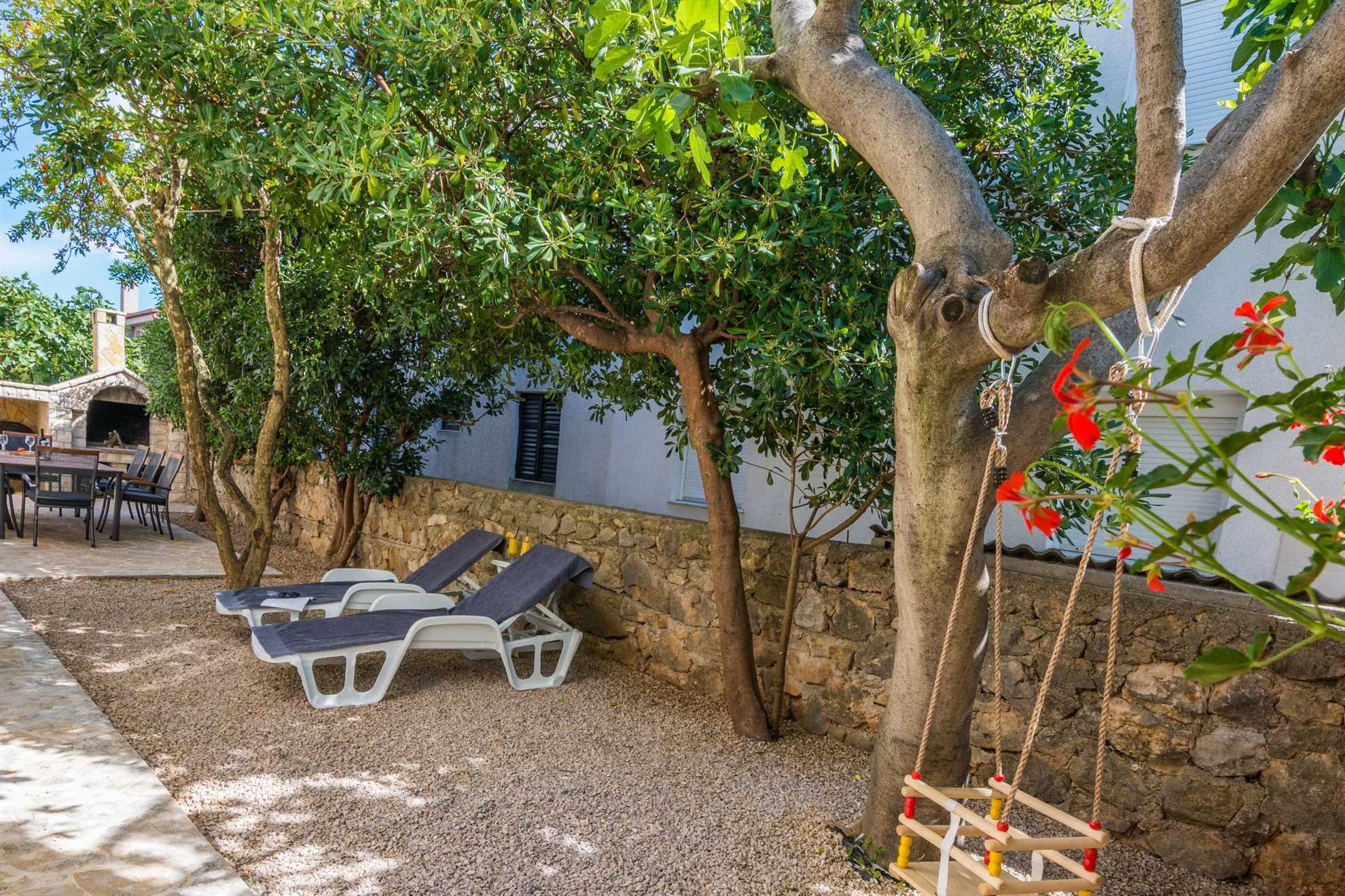 Modern studio apartment for 2 | 250 m from beach | air conditioning, WiFi, satellite tv