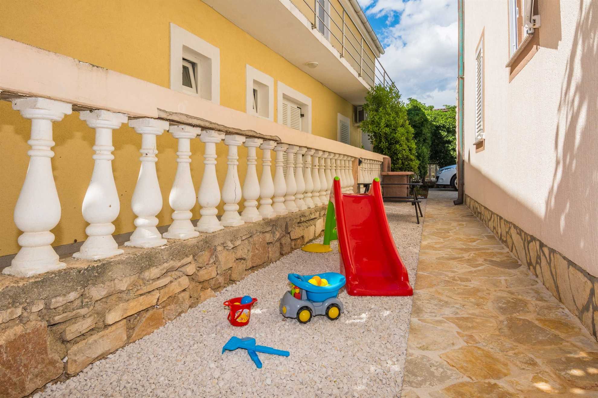 Modern studio apartment for 2 | 250 m from beach | air conditioning, WiFi, satellite tv