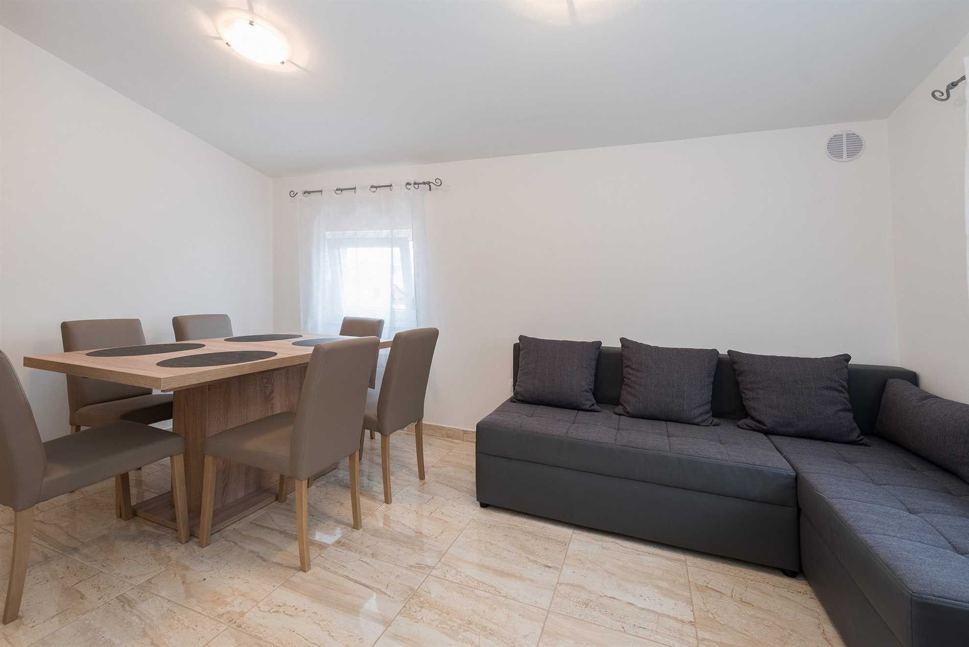 Ideal for 4 persons | air conditioning, WiFi, satellite tv, BBQ