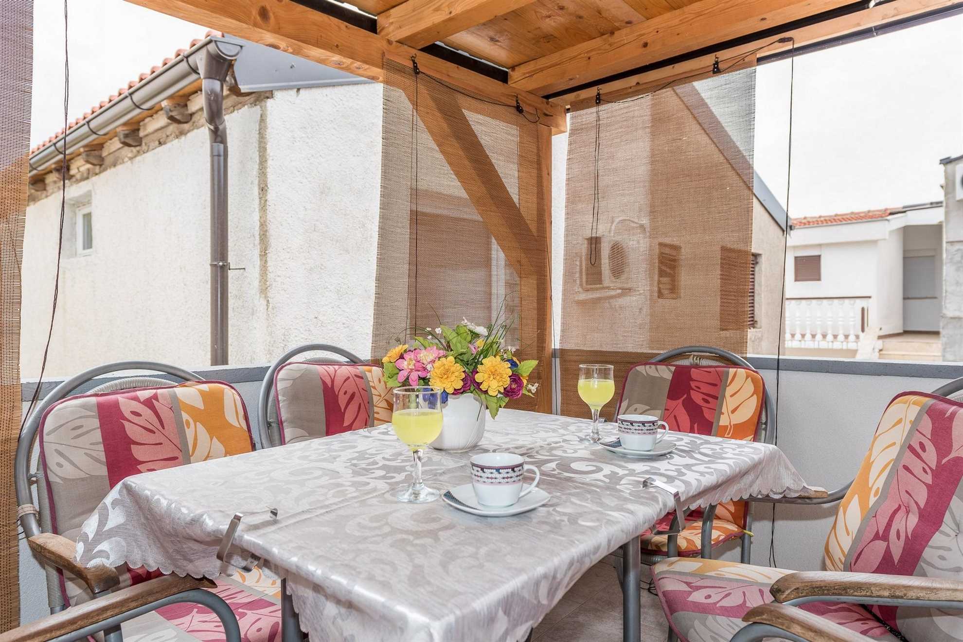 Ideal for 4 persons | air conditioning, WiFi, satellite tv, BBQ