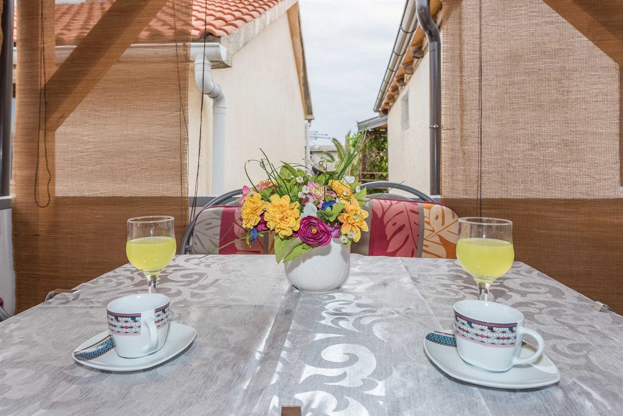 Ideal for 4 persons | air conditioning, WiFi, satellite tv, BBQ