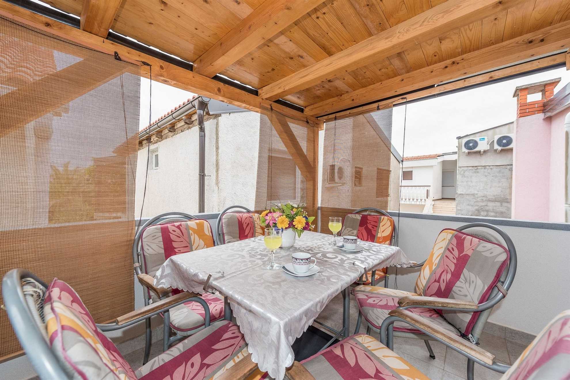 Ideal for 4 persons | air conditioning, WiFi, satellite tv, BBQ