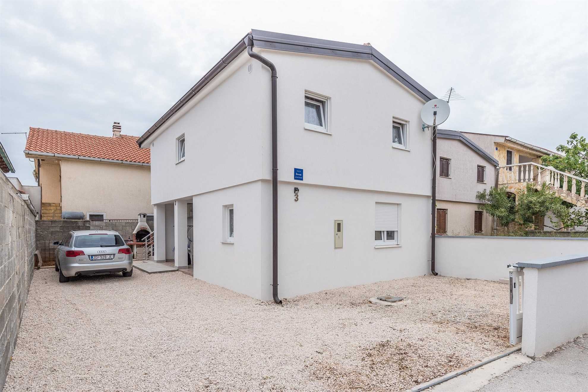 Ideal for 4 persons | air conditioning, WiFi, satellite tv, BBQ