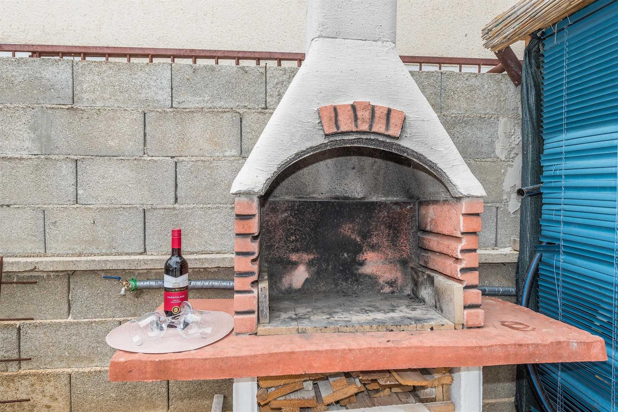 Ideal for 4 persons | air conditioning, WiFi, satellite tv, BBQ