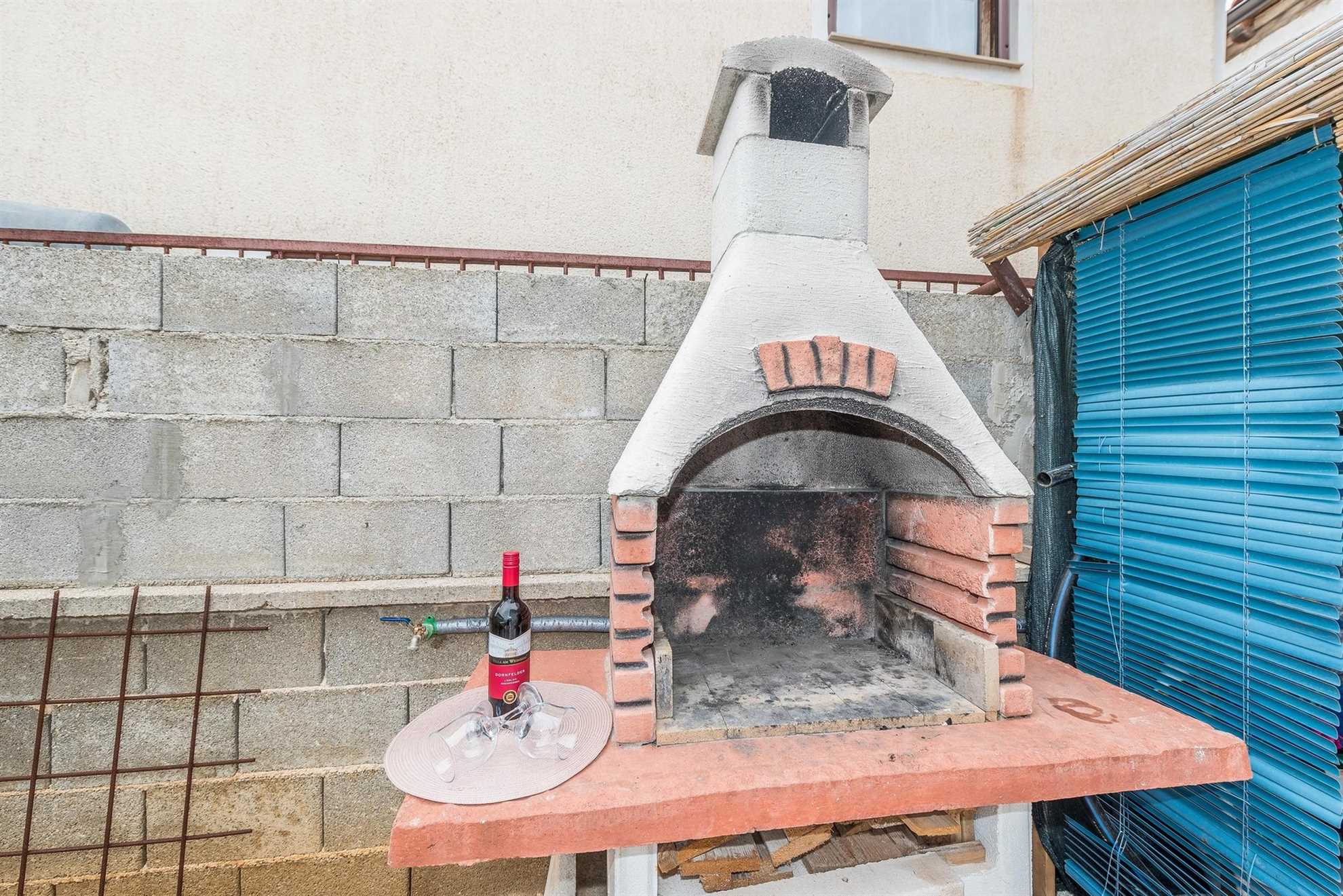 Ideal for 4 persons | air conditioning, WiFi, satellite tv, BBQ
