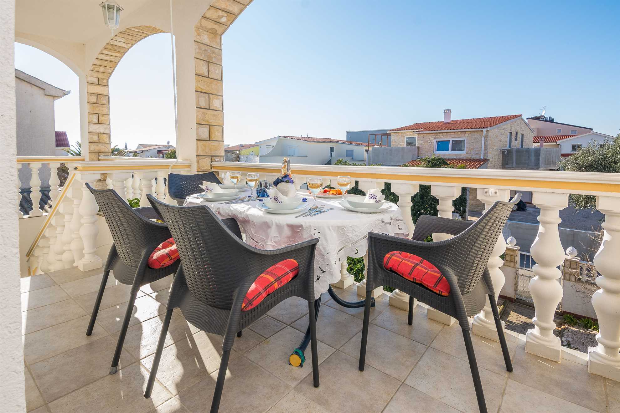 Apartment for 4-6 persons | Air conditioning, satelite tv, wifi Internet | just 150 m from the beach