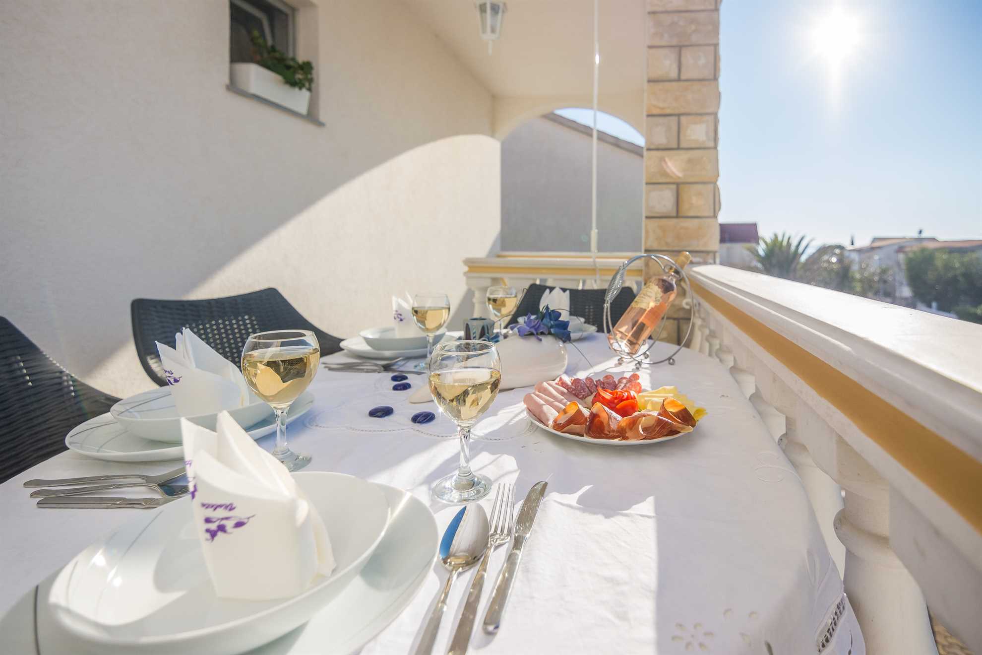 Apartment for 4-6 persons | Air conditioning, satelite tv, wifi Internet | just 150 m from the beach