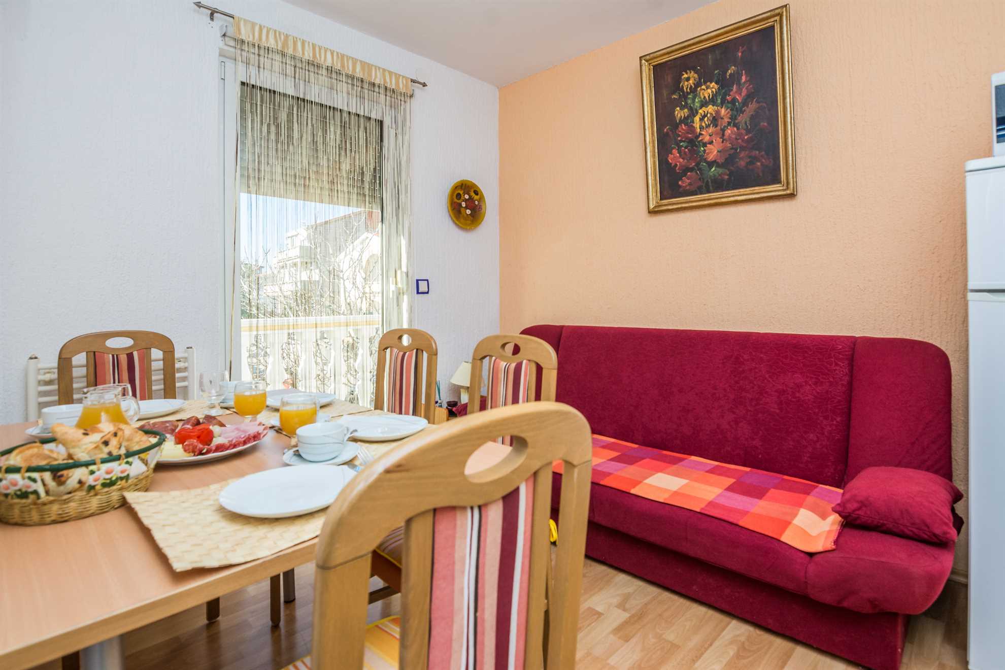 Apartment for 4-6 persons | Air conditioning, satelite tv, wifi Internet | just 150 m from the beach