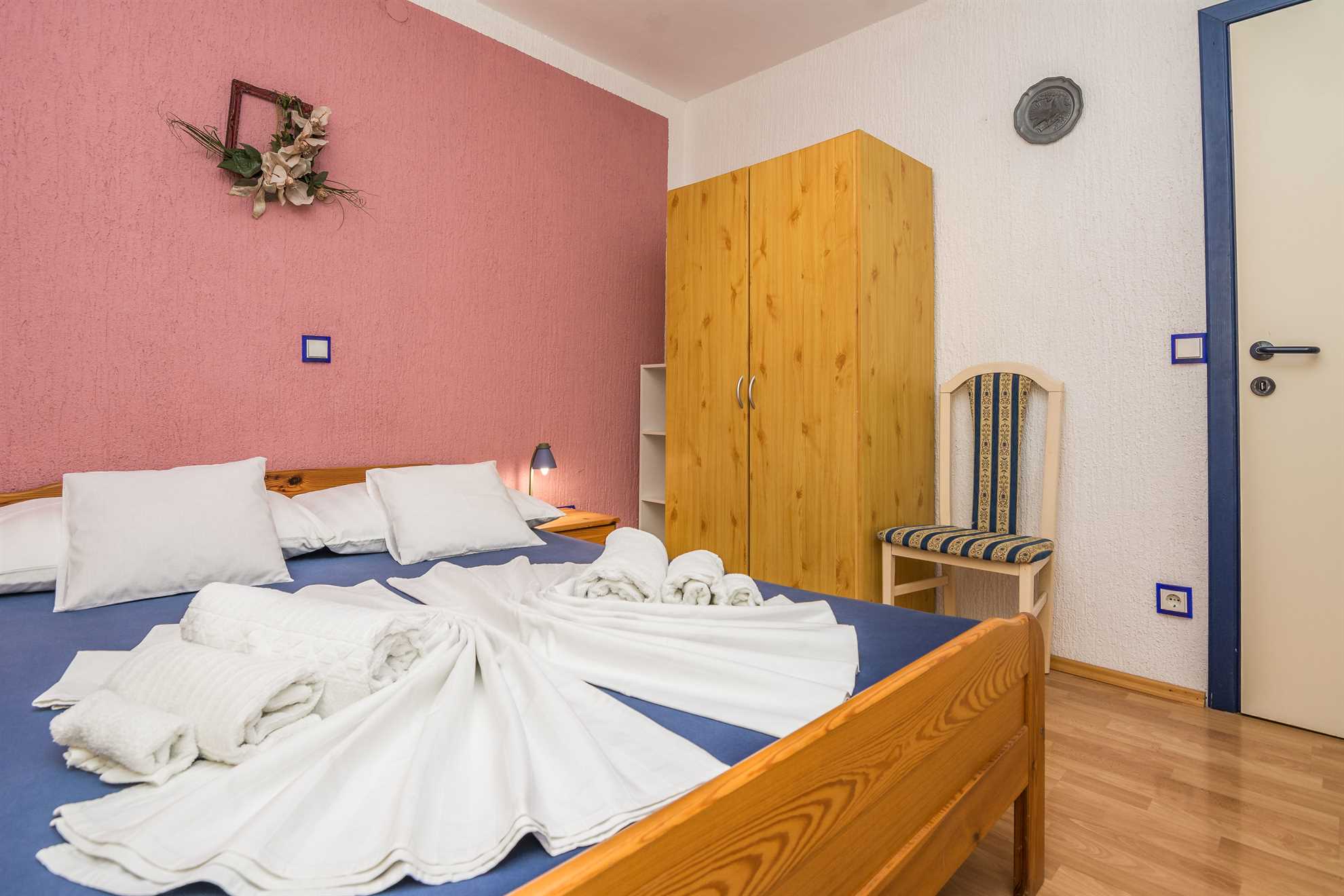 Apartment for 4-6 persons | Air conditioning, satelite tv, wifi Internet | just 150 m from the beach