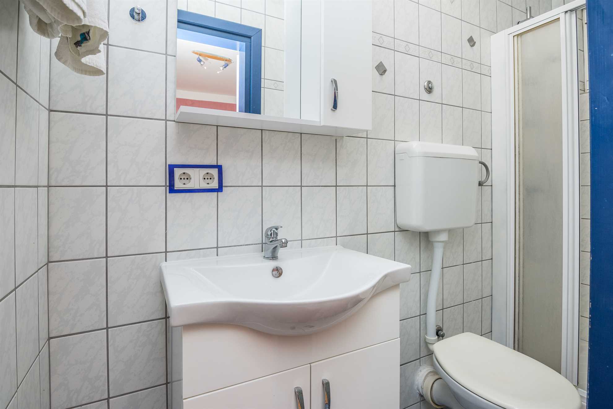 Apartment for 4-6 persons | Air conditioning, satelite tv, wifi Internet | just 150 m from the beach