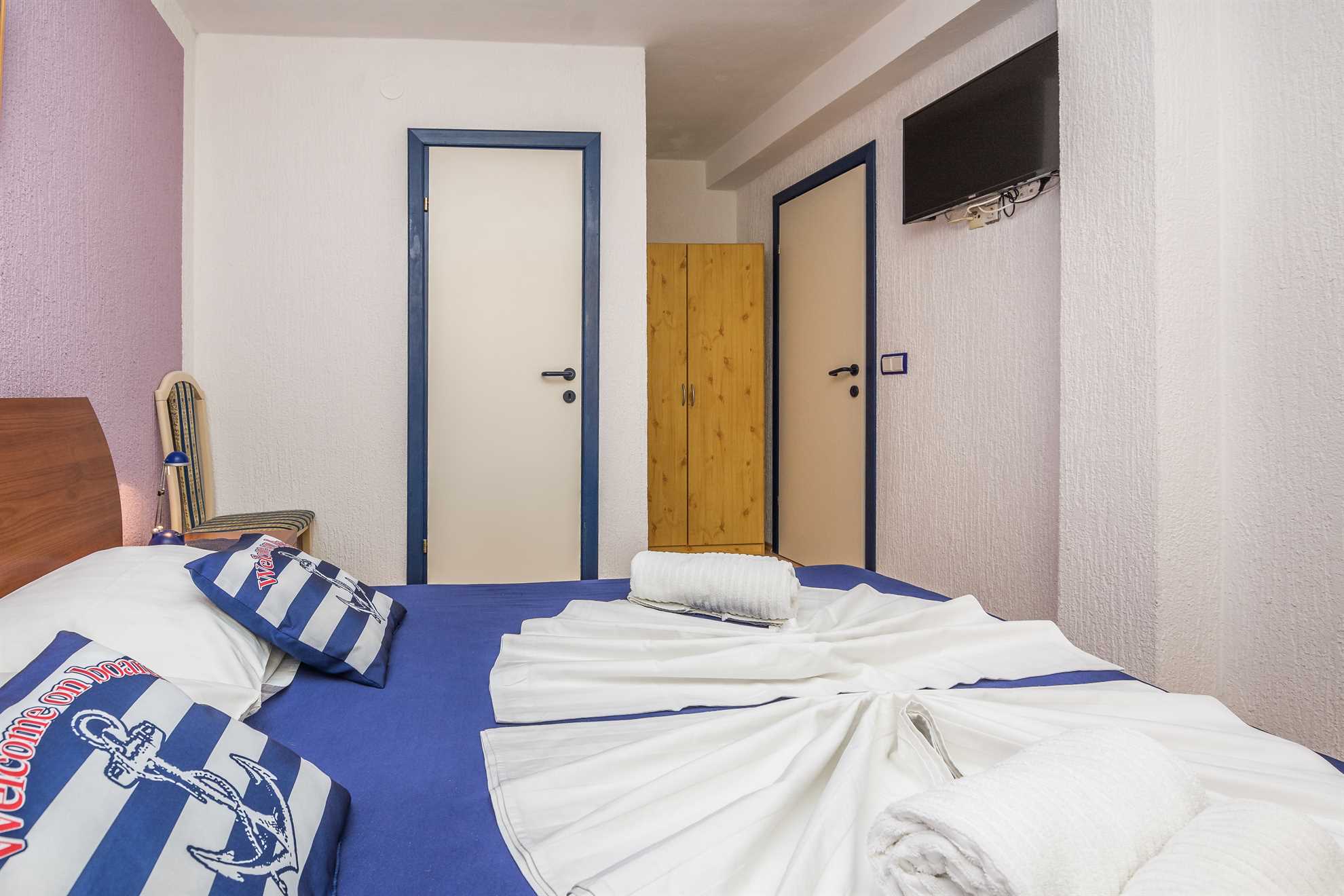 Apartment for 4-6 persons | Air conditioning, satelite tv, wifi Internet | just 150 m from the beach