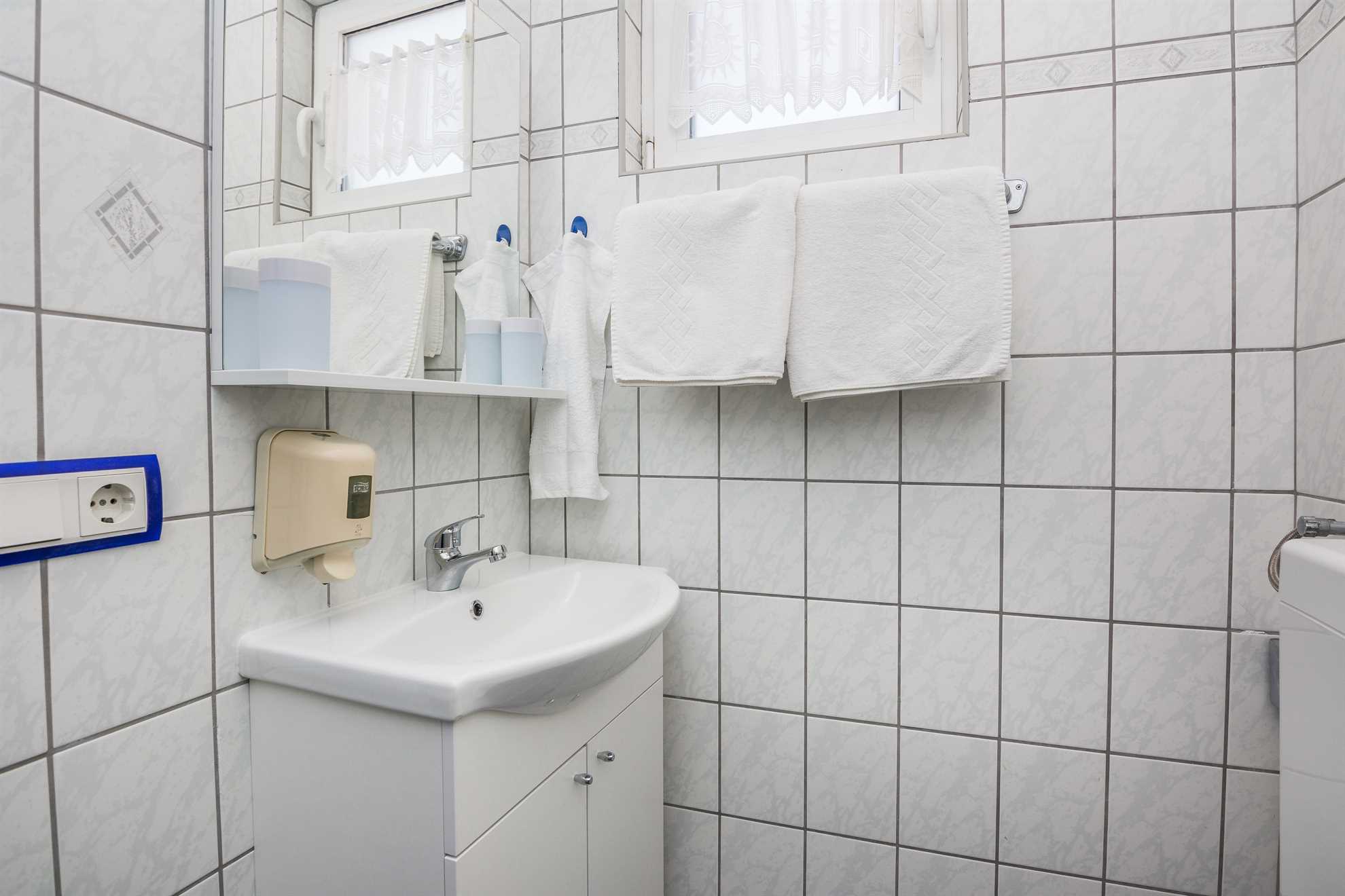 Apartment for 4-6 persons | Air conditioning, satelite tv, wifi Internet | just 150 m from the beach