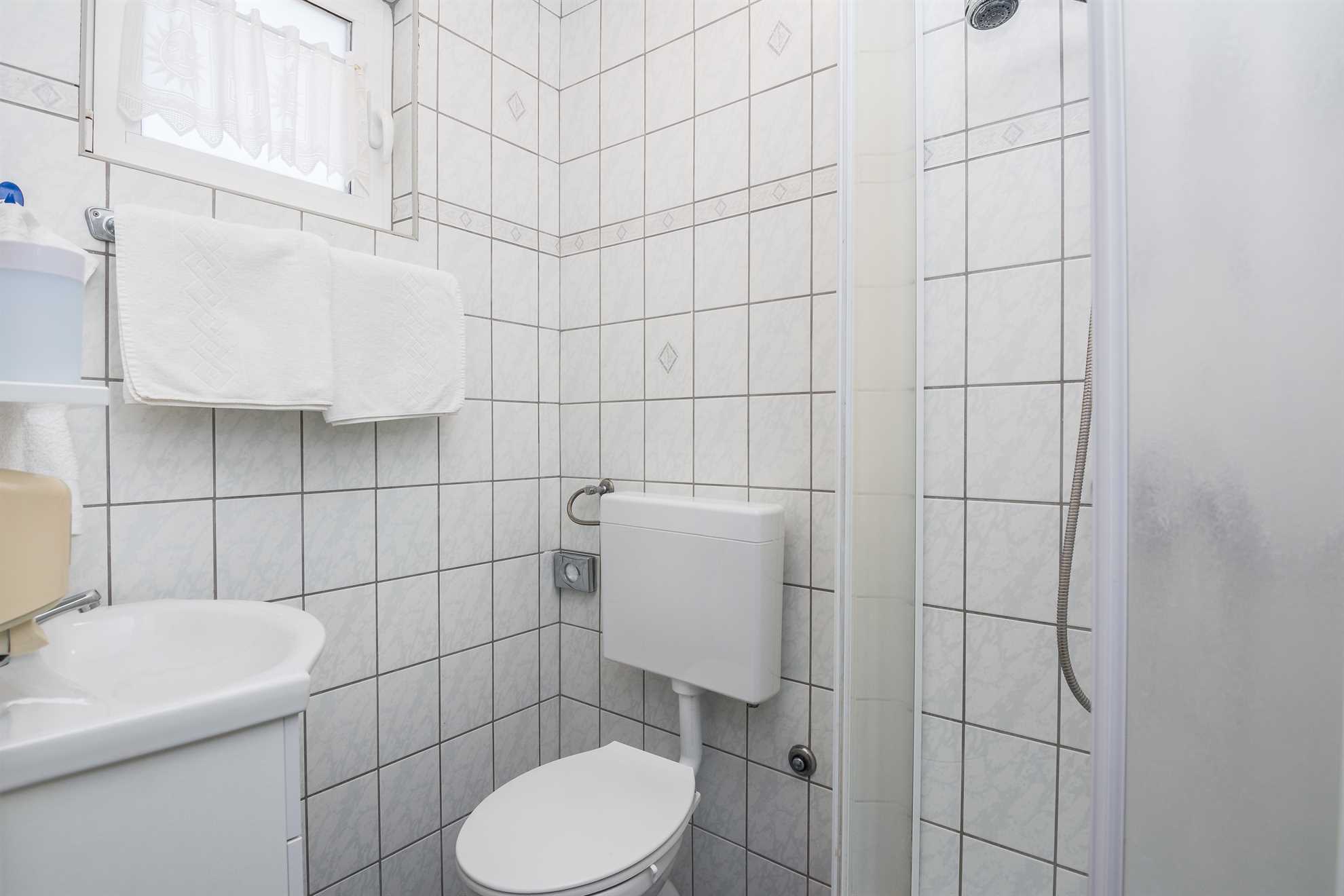 Apartment for 4-6 persons | Air conditioning, satelite tv, wifi Internet | just 150 m from the beach