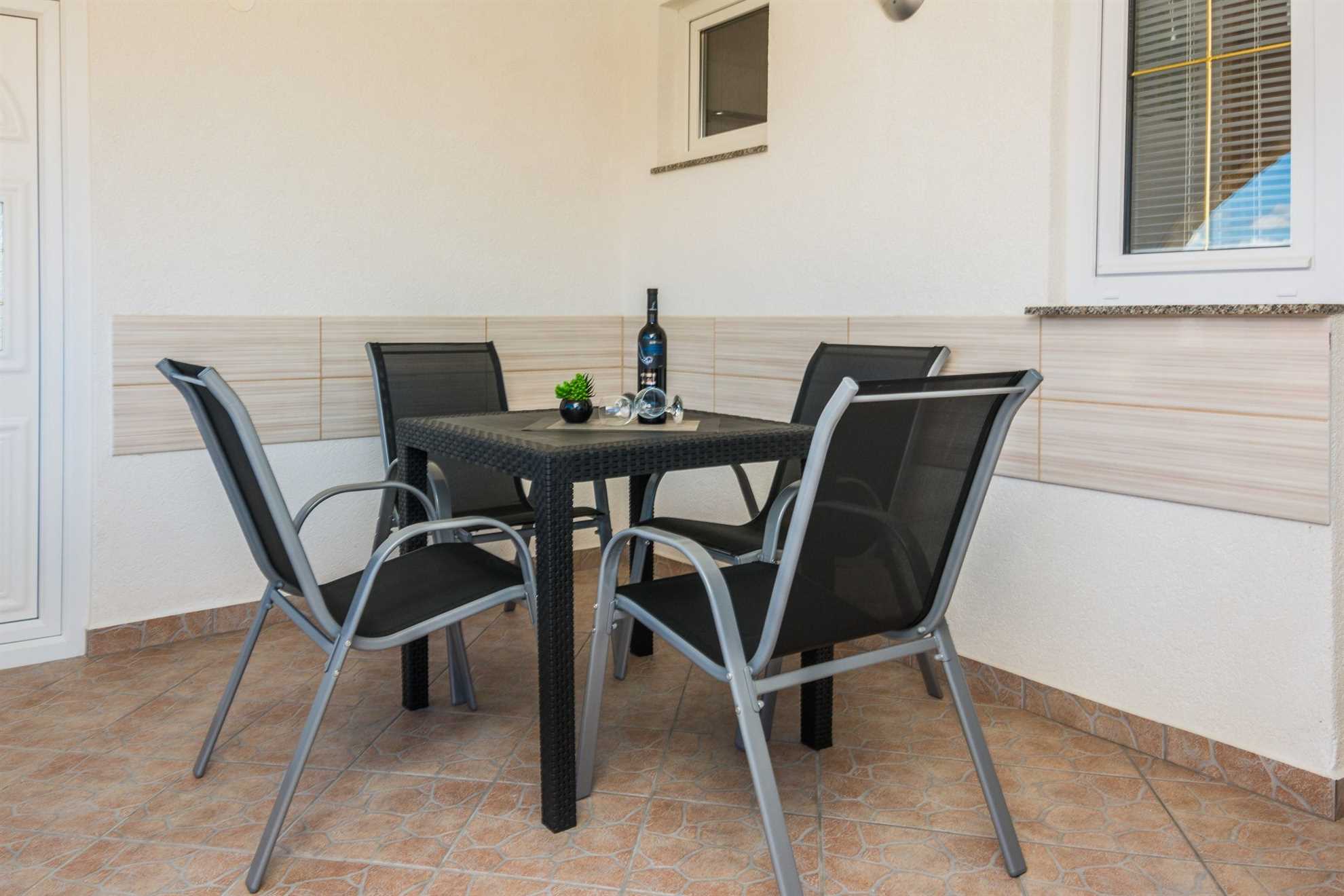 Ideal for 4 persons | air conditioning, WiFi, satellite tv, BBQ