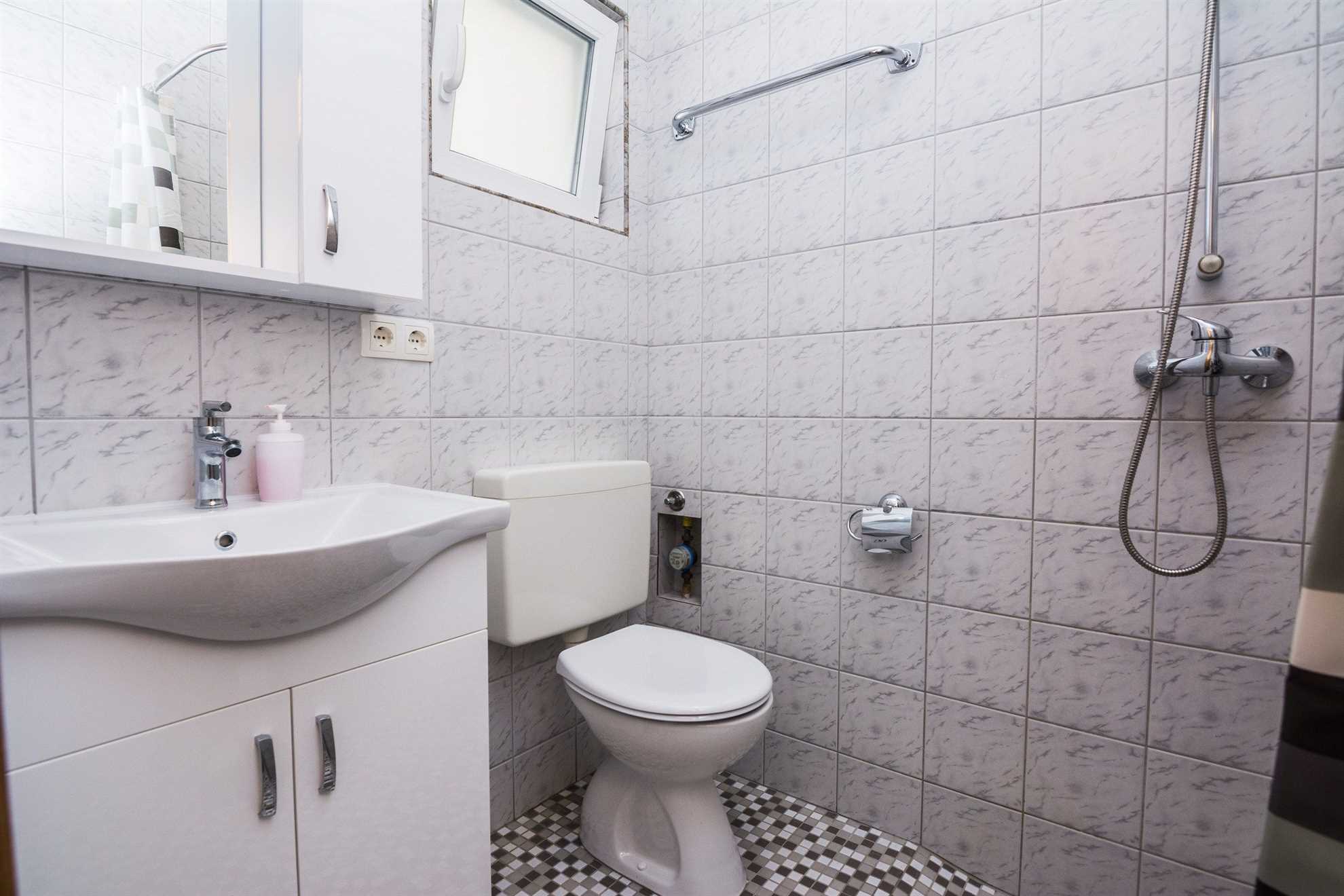 Ideal for 4 persons | air conditioning, WiFi, satellite tv, BBQ