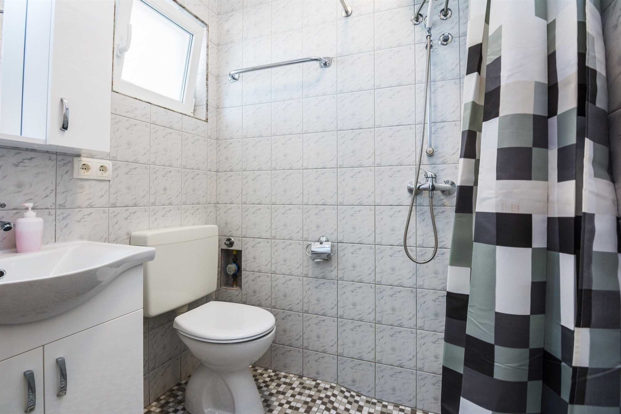 Ideal for 4 persons | air conditioning, WiFi, satellite tv, BBQ