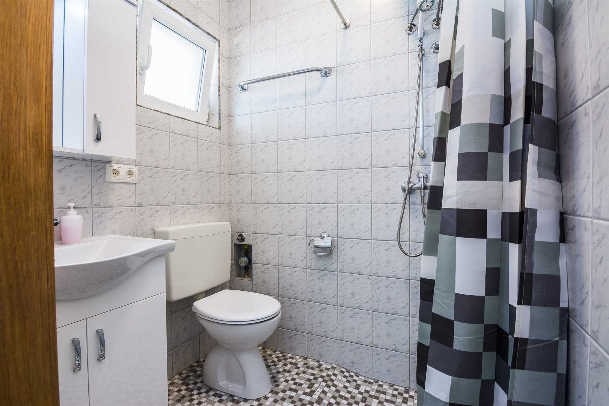 Ideal for 4 persons | air conditioning, WiFi, satellite tv, BBQ