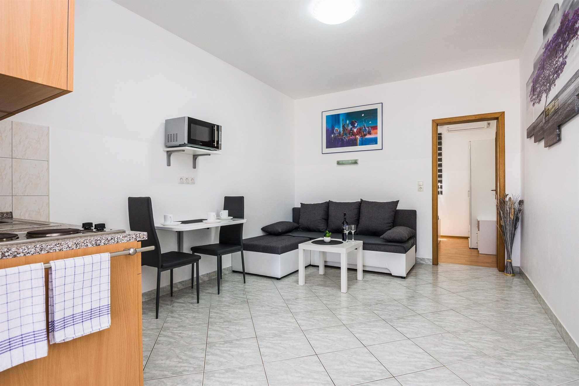 250m from beach | apartment ideal for 4 per.