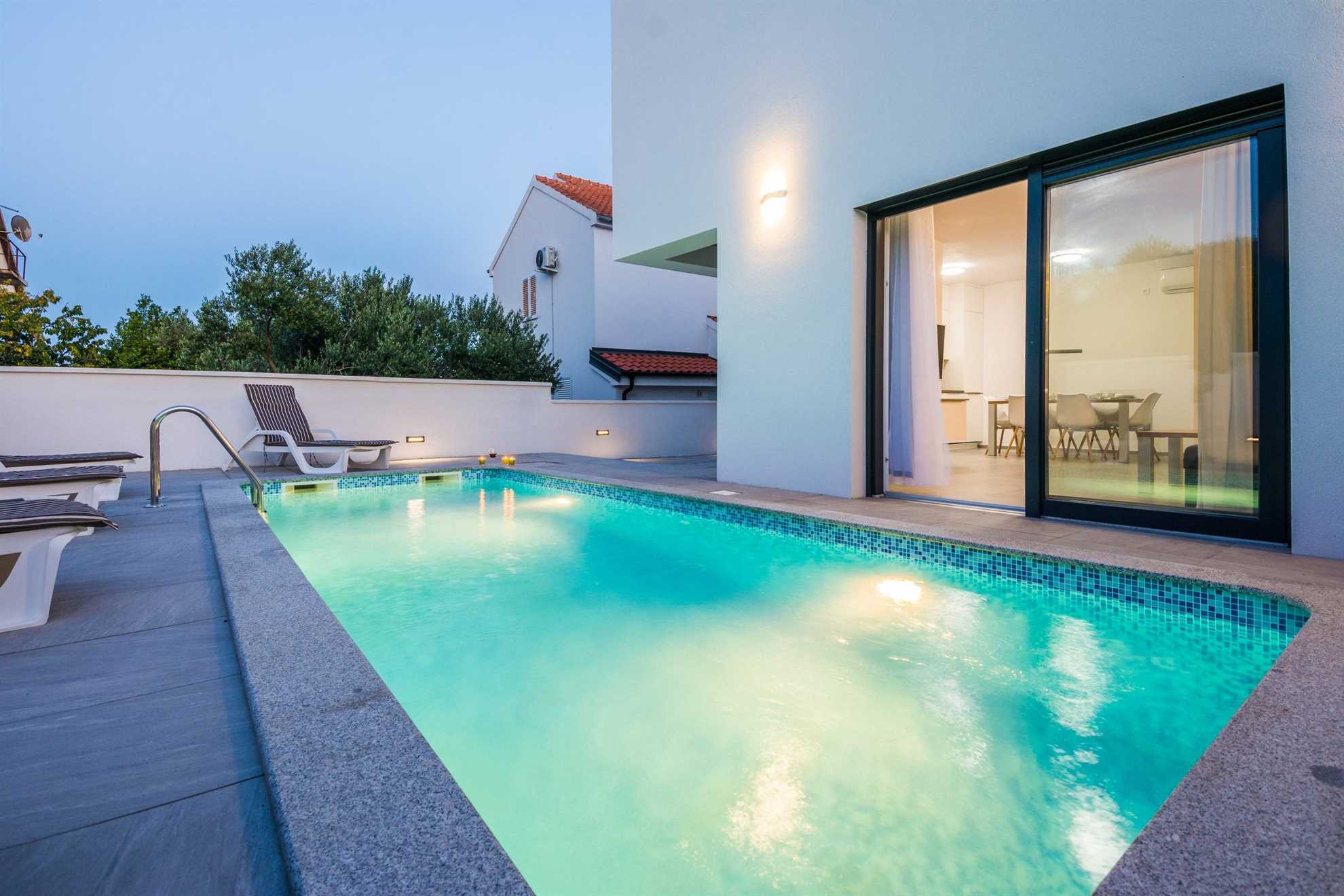 Luxurious | Private pool | Apartment  for 4-6 persons | Air conditioning, satelite tv, wifi Internet