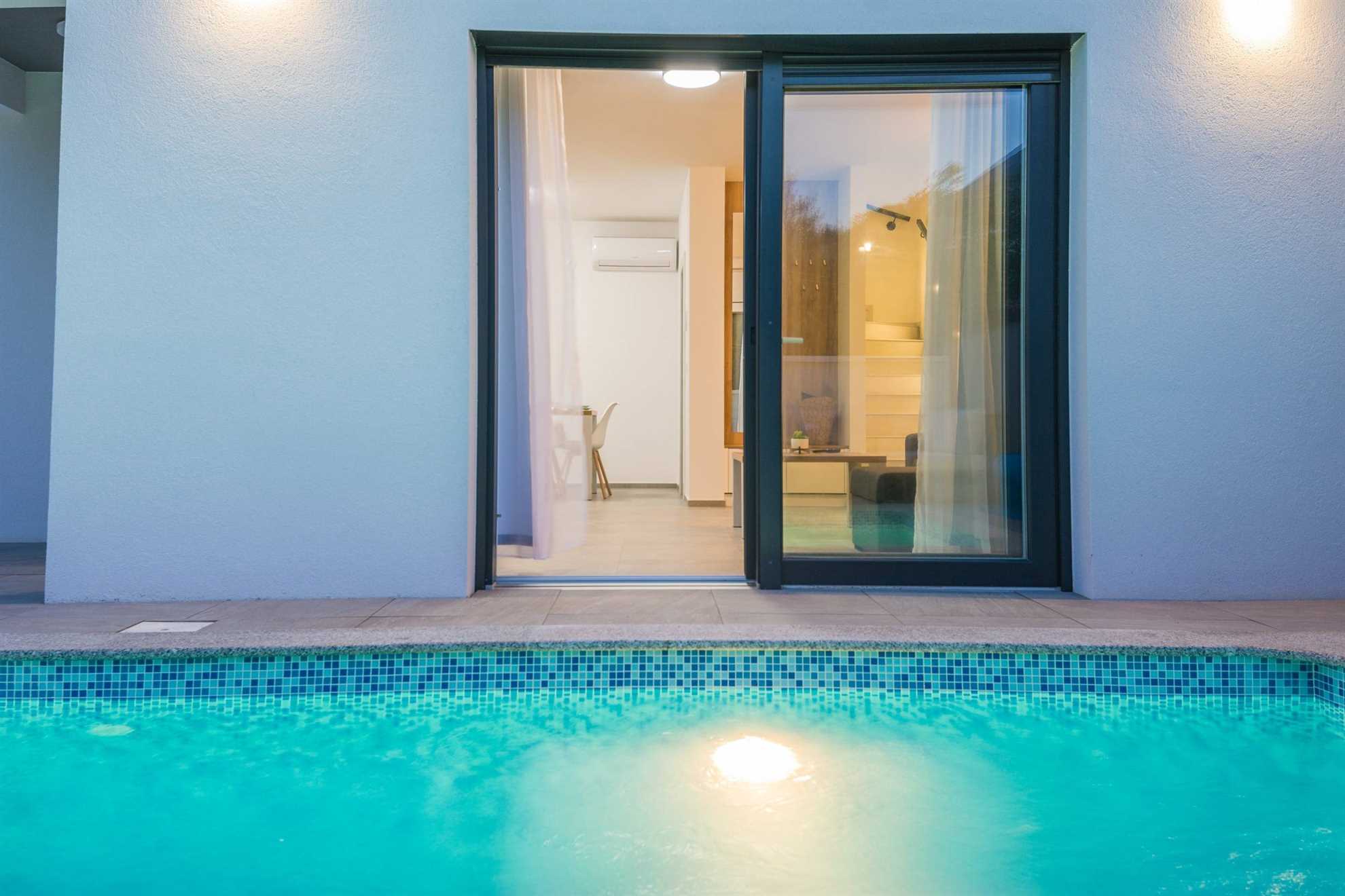 Luxurious | Private pool | Apartment  for 4-6 persons | Air conditioning, satelite tv, wifi Internet