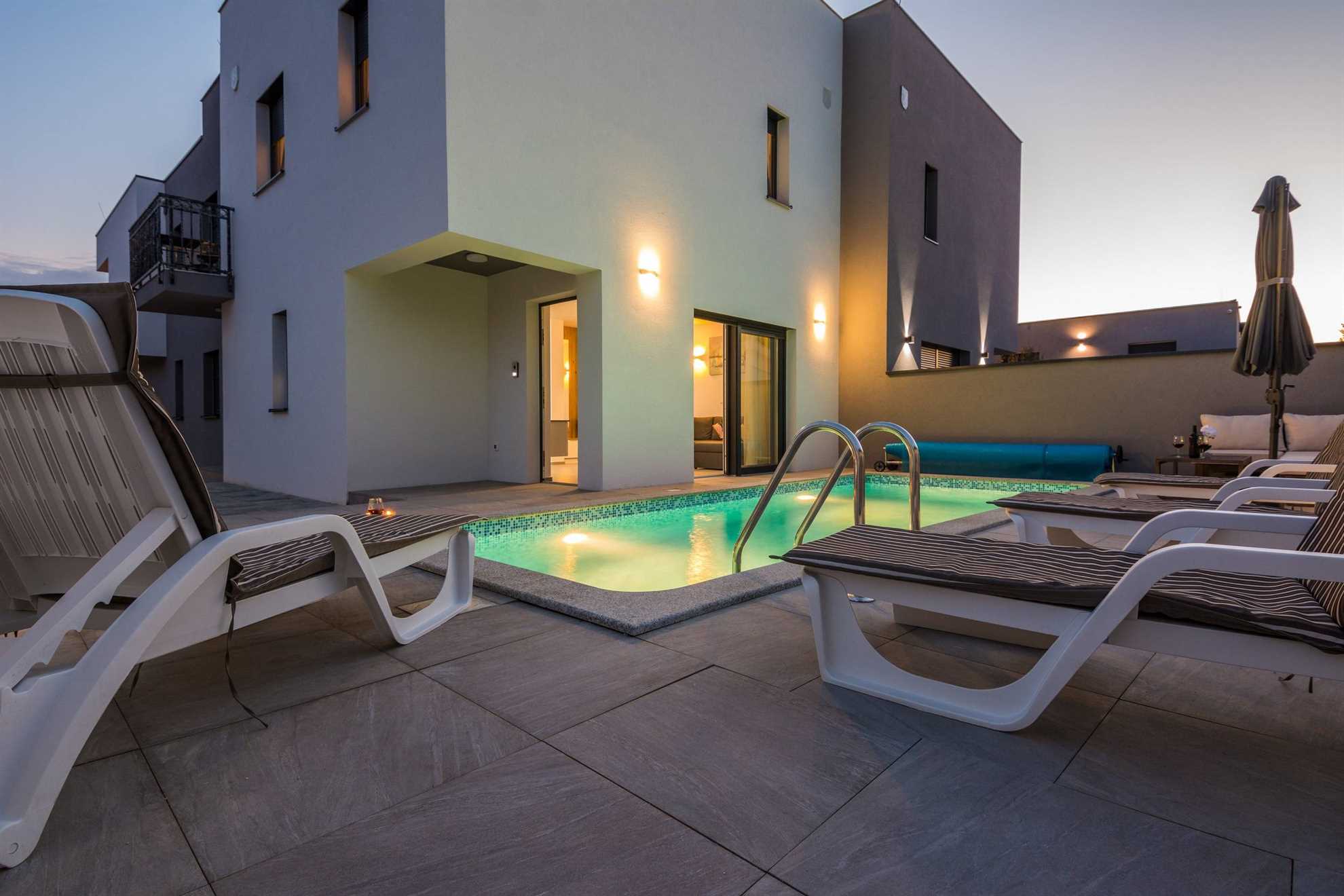 Luxurious | Private pool | Apartment  for 4-6 persons | Air conditioning, satelite tv, wifi Internet