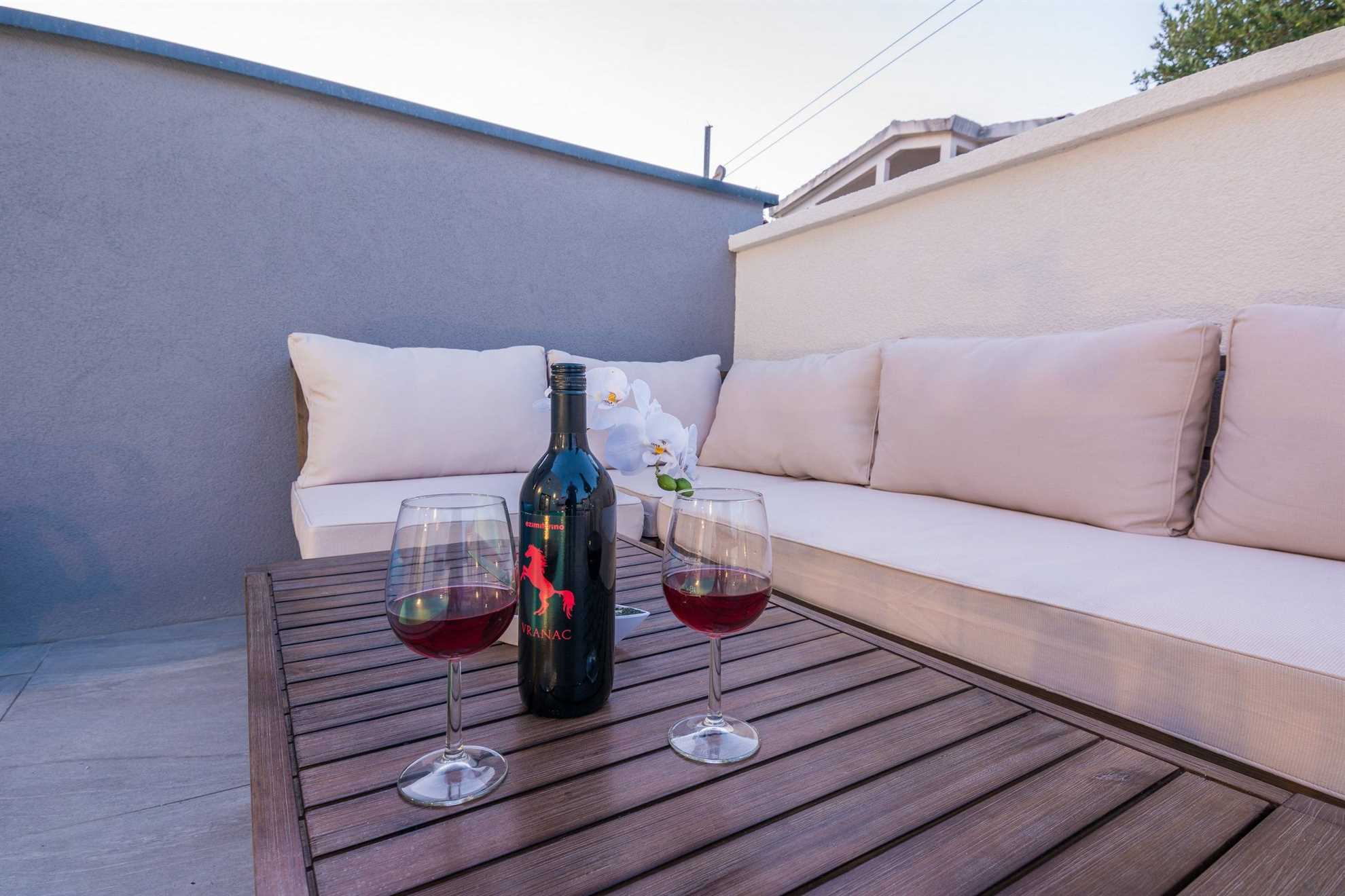 Luxurious | Private pool | Apartment  for 4-6 persons | Air conditioning, satelite tv, wifi Internet