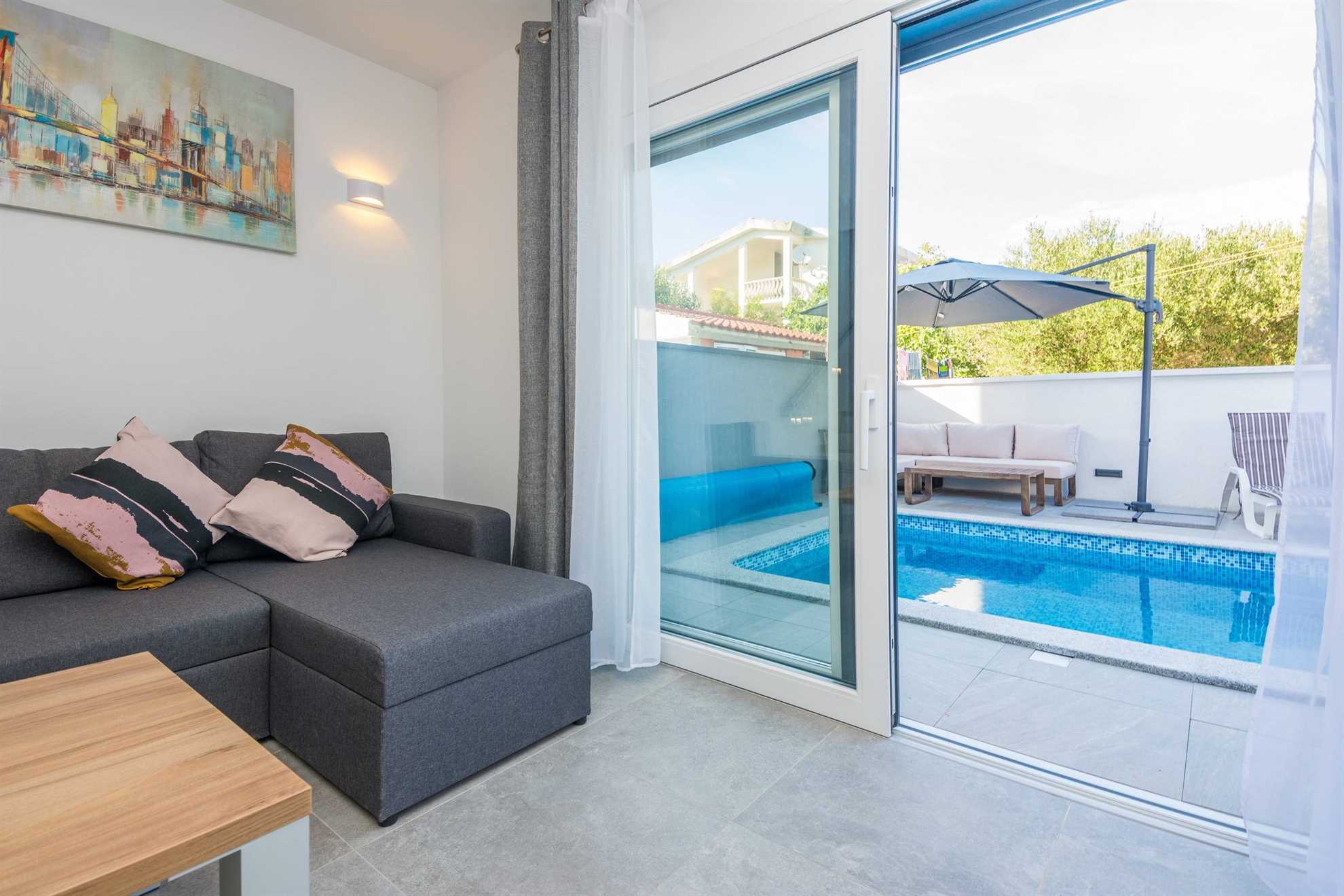 Luxurious | Private pool | Apartment  for 4-6 persons | Air conditioning, satelite tv, wifi Internet