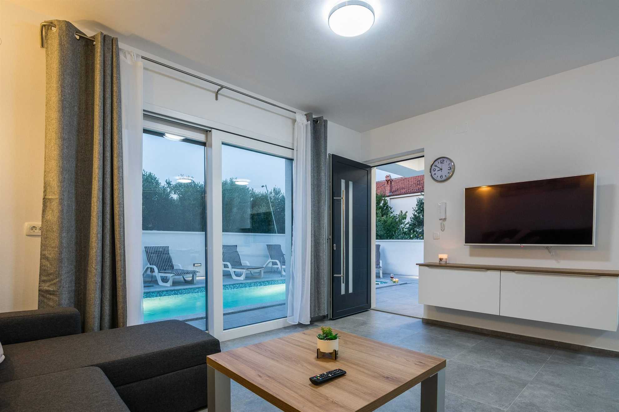 Luxurious | Private pool | Apartment  for 4-6 persons | Air conditioning, satelite tv, wifi Internet