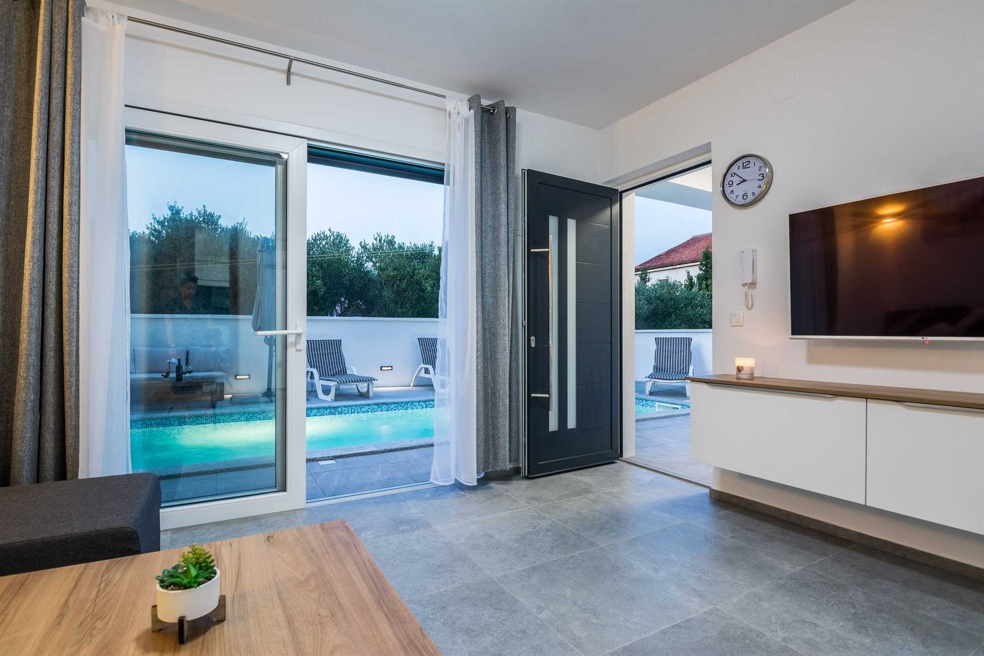 Luxurious | Private pool | Apartment  for 4-6 persons | Air conditioning, satelite tv, wifi Internet