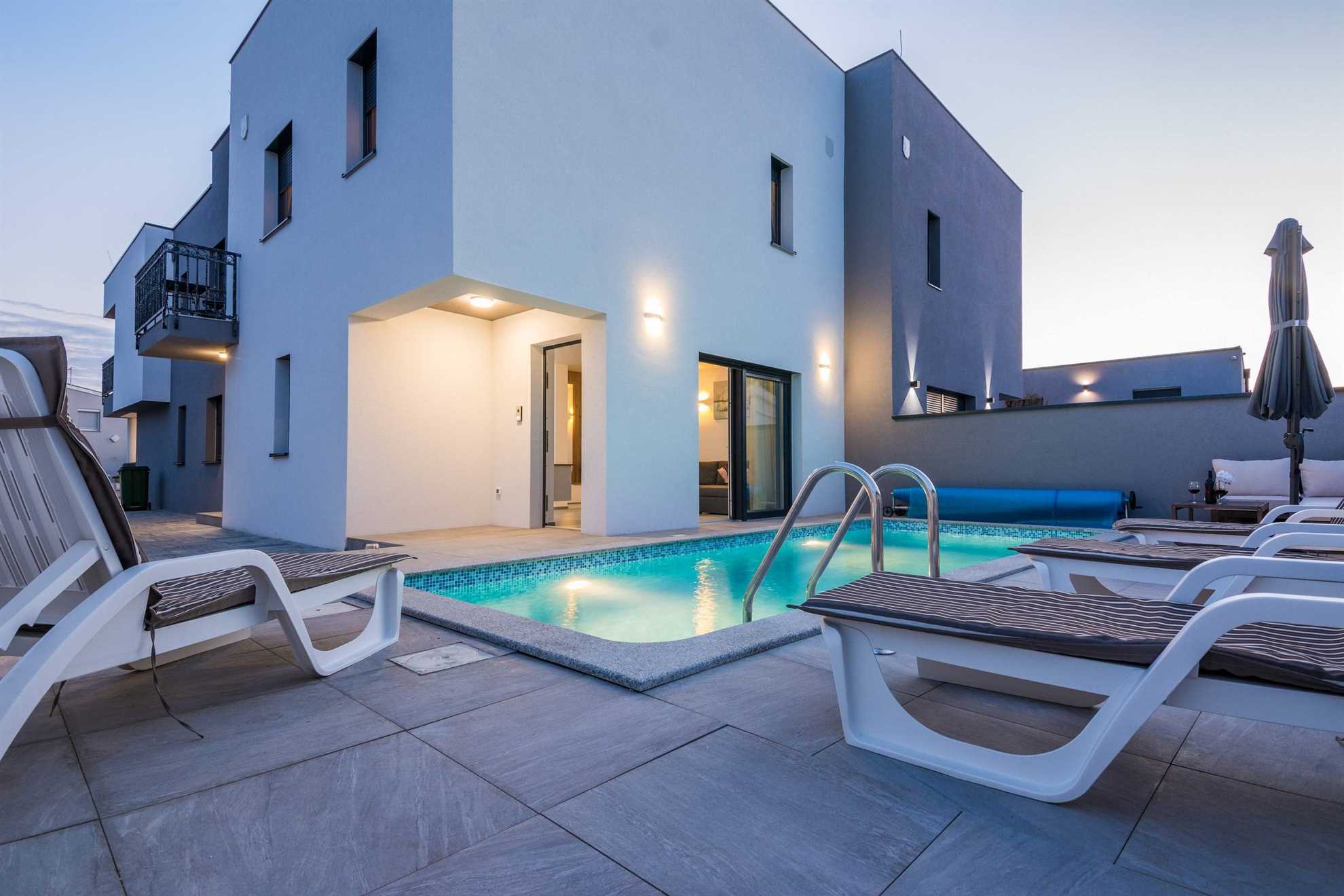 Luxurious | Private pool | Apartment  for 4-6 persons | Air conditioning, satelite tv, wifi Internet