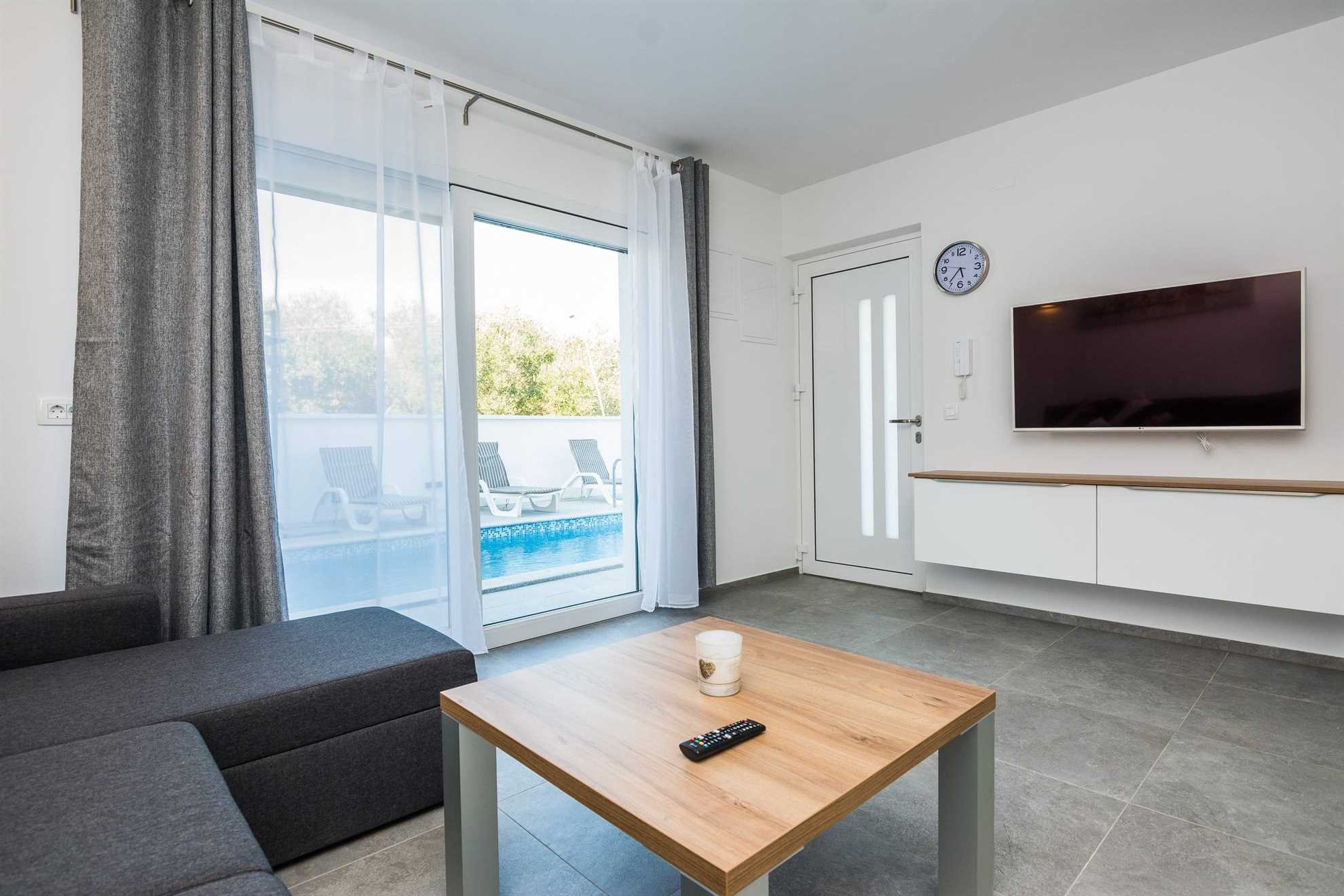 Luxurious | Private pool | Apartment  for 4-6 persons | Air conditioning, satelite tv, wifi Internet