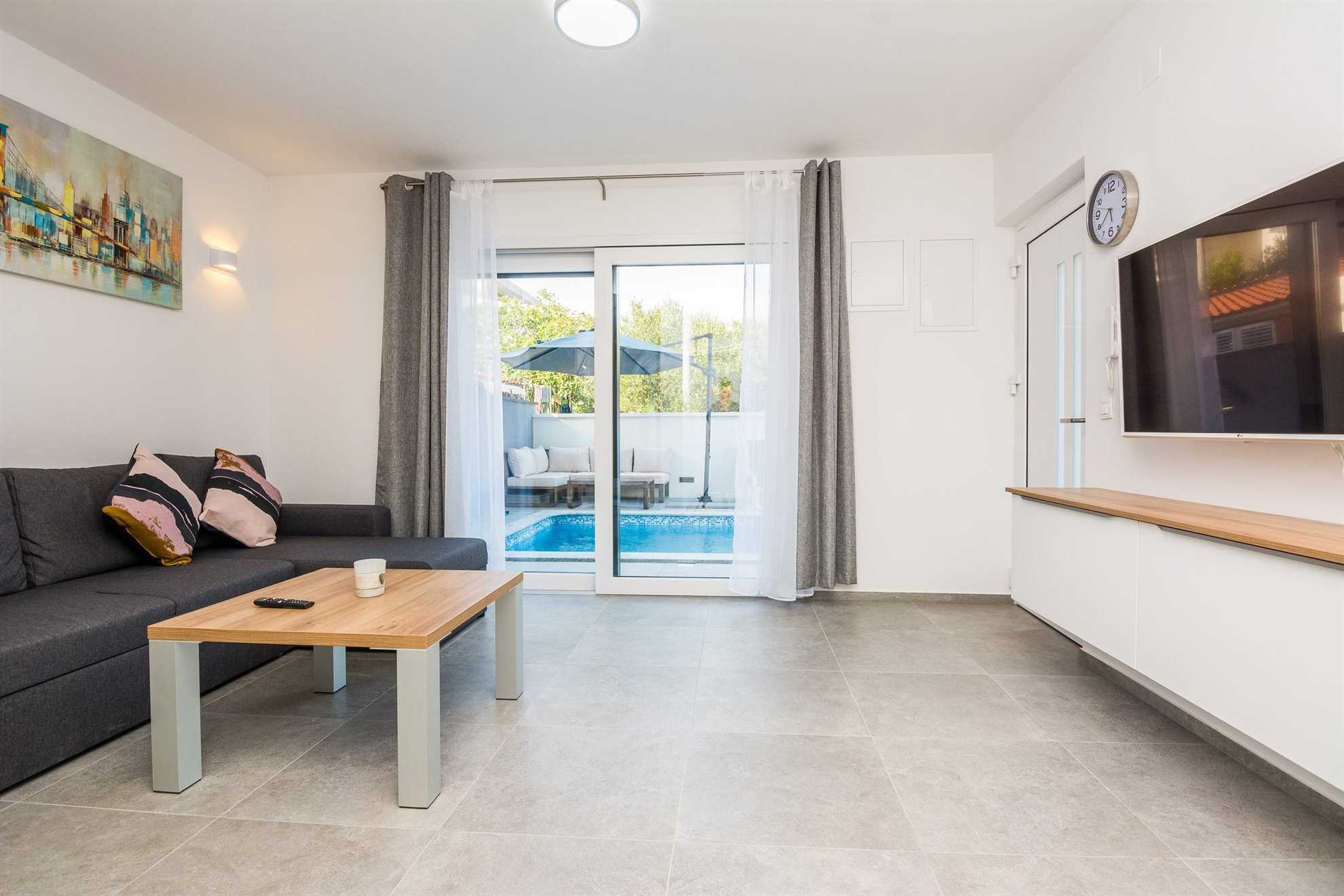 Luxurious | Private pool | Apartment  for 4-6 persons | Air conditioning, satelite tv, wifi Internet