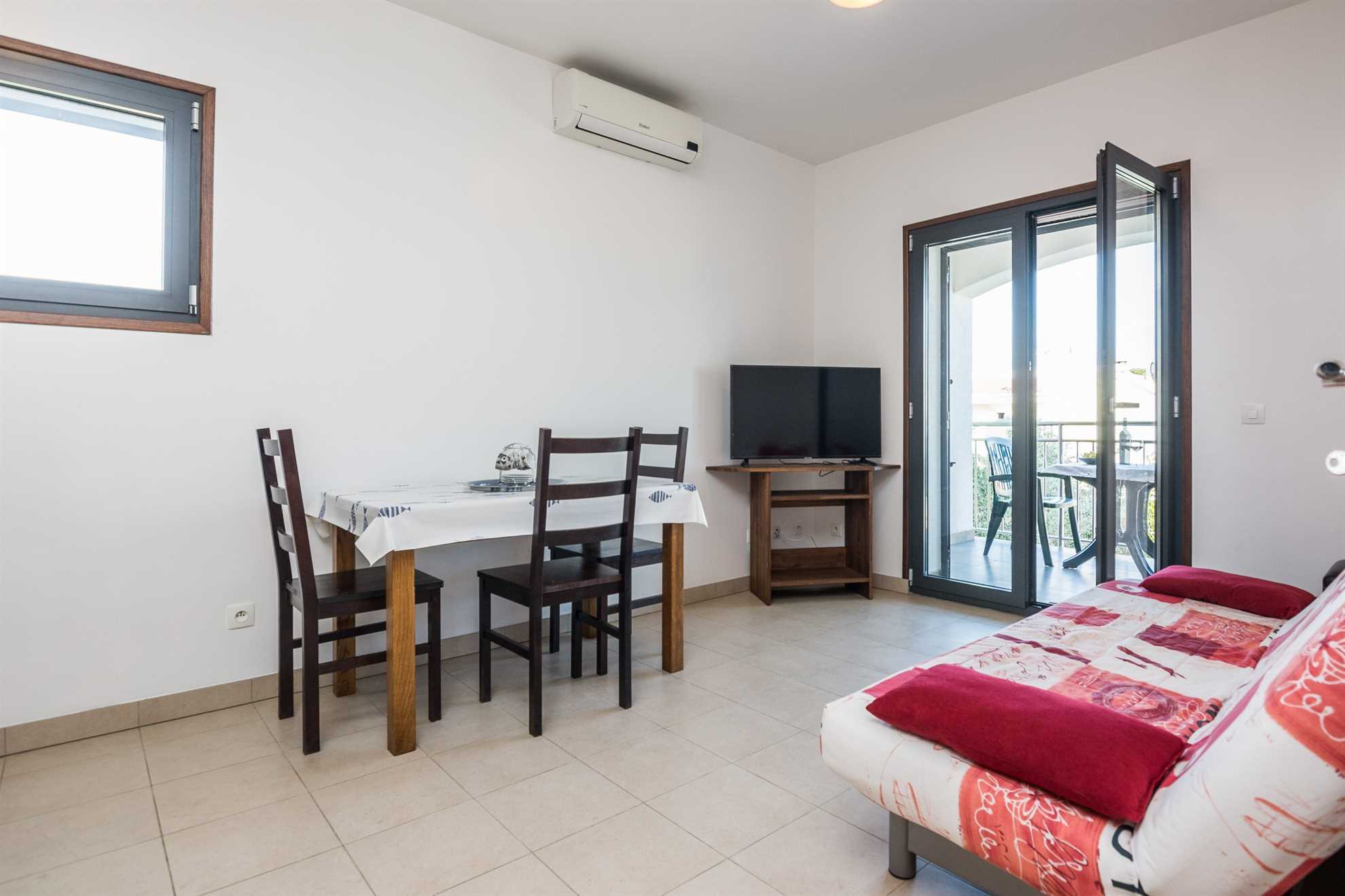 Holiday accommodation for 2-3 persons | 70 meters to the beach