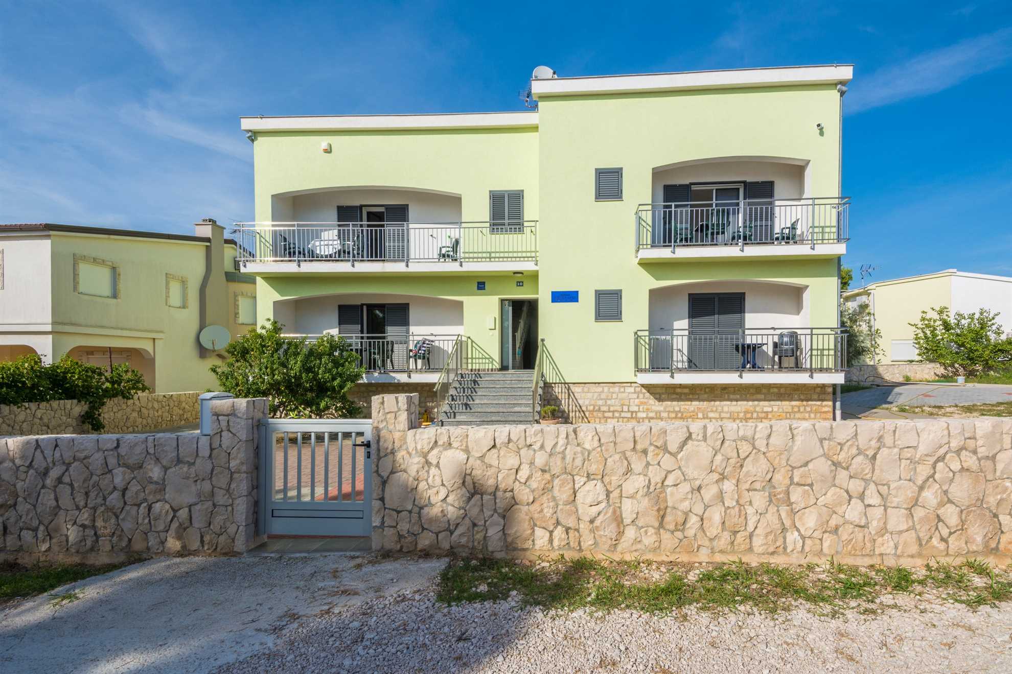 Holiday accommodation for 2-3 persons | 70 meters to the beach