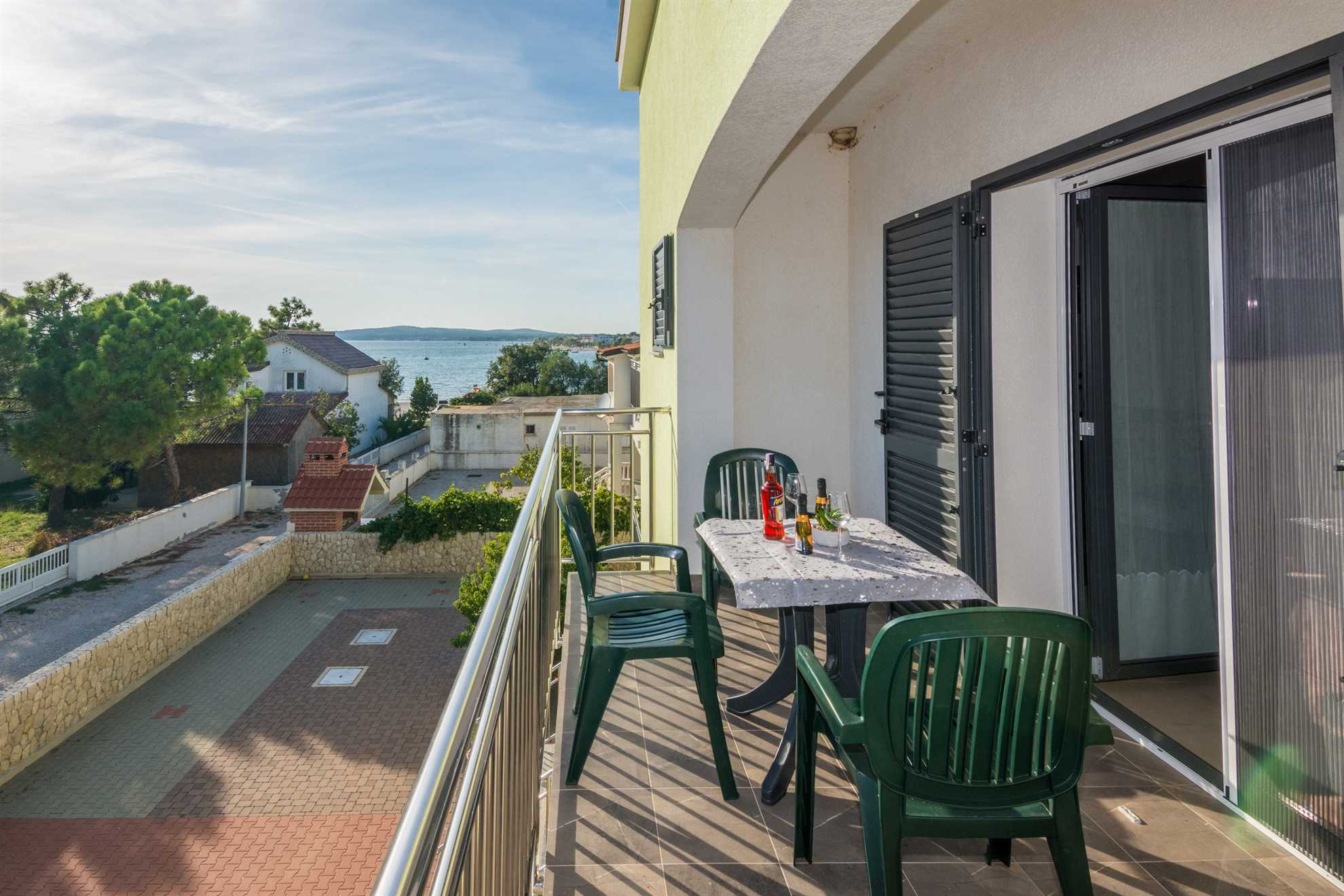 Apartment for 2-3 per. | Seaview | 70m from beach