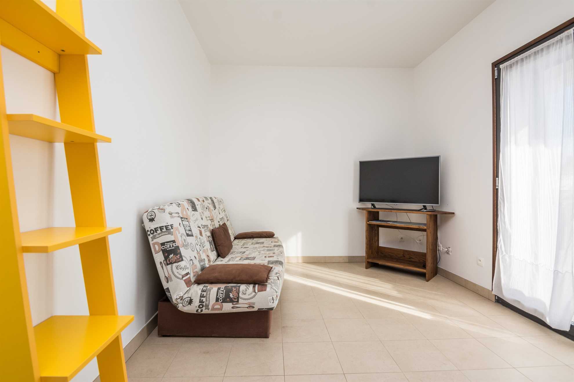 Apartment for 2-3 per. | Seaview | 70m from beach