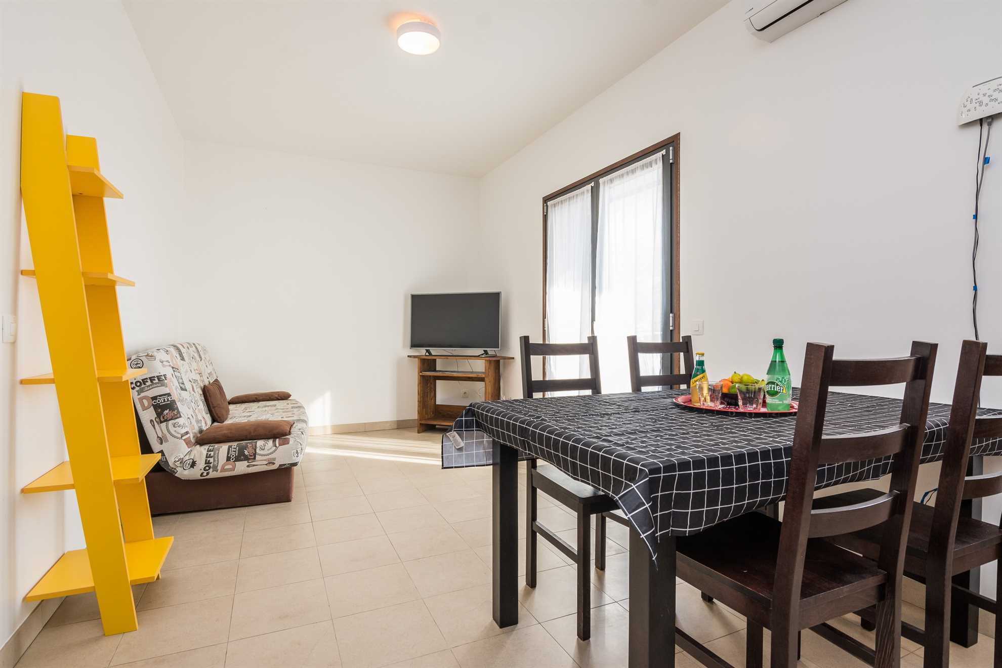 Apartment for 2-3 per. | Seaview | 70m from beach