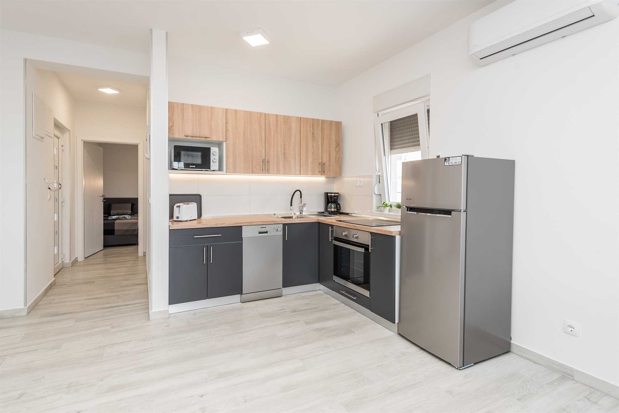 Modern apartment for 4-6 persons | partial sea view