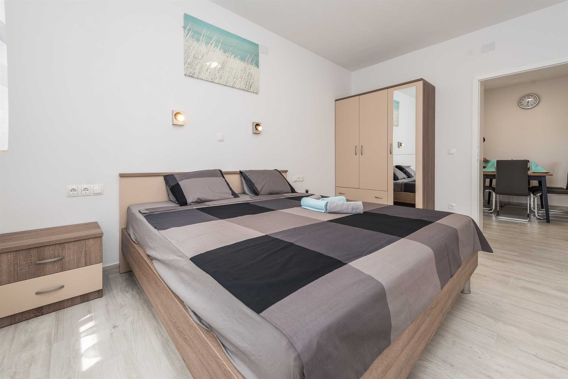 Modern apartment for 4-6 persons | partial sea view