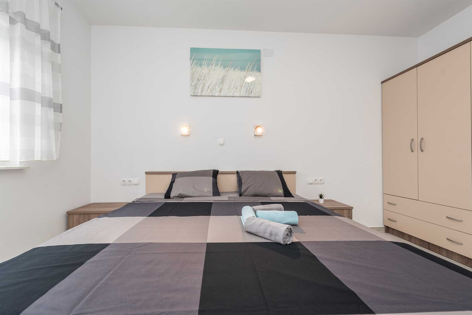 Modern apartment for 4-6 persons | partial sea view