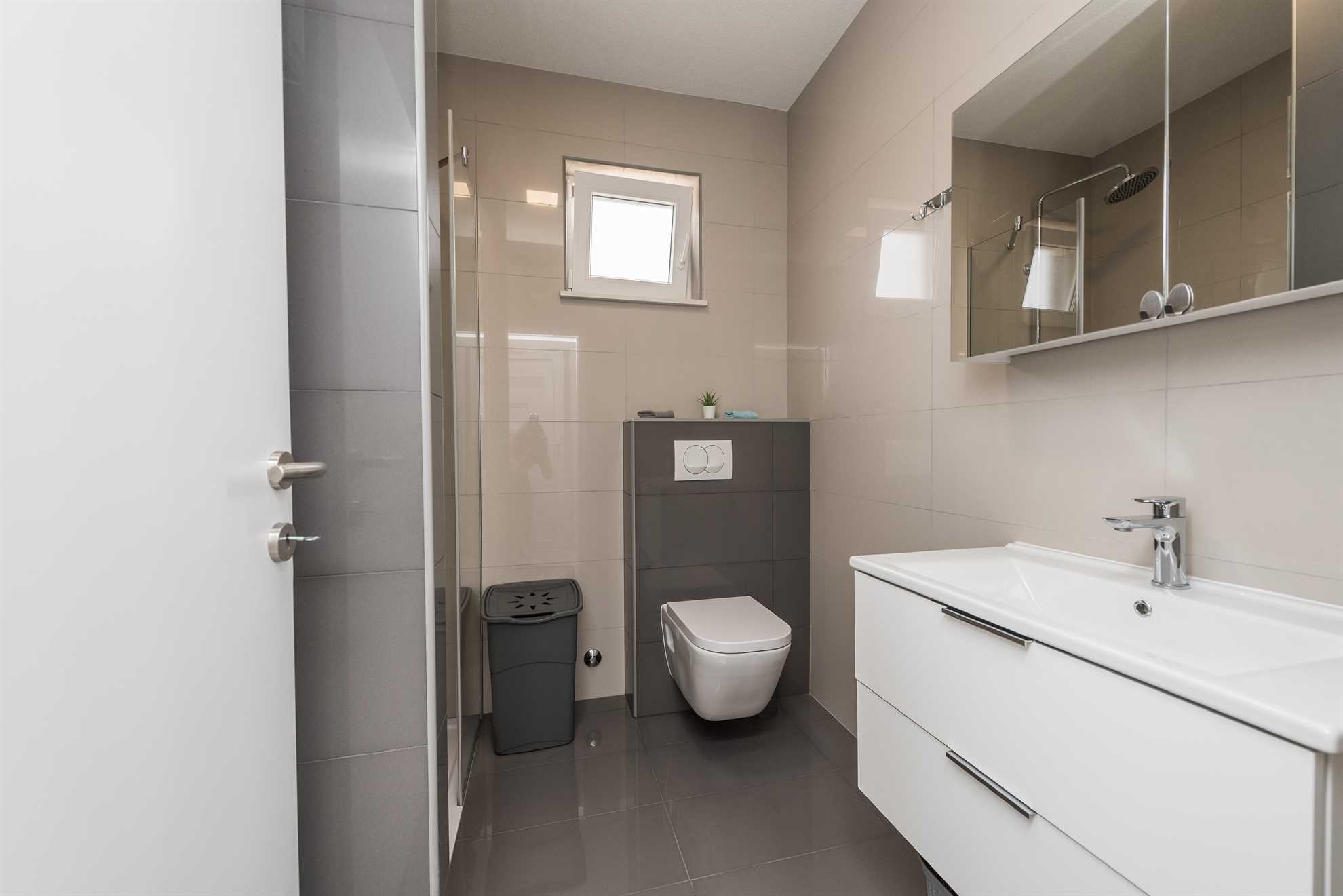 Modern apartment for 4-6 persons | partial sea view