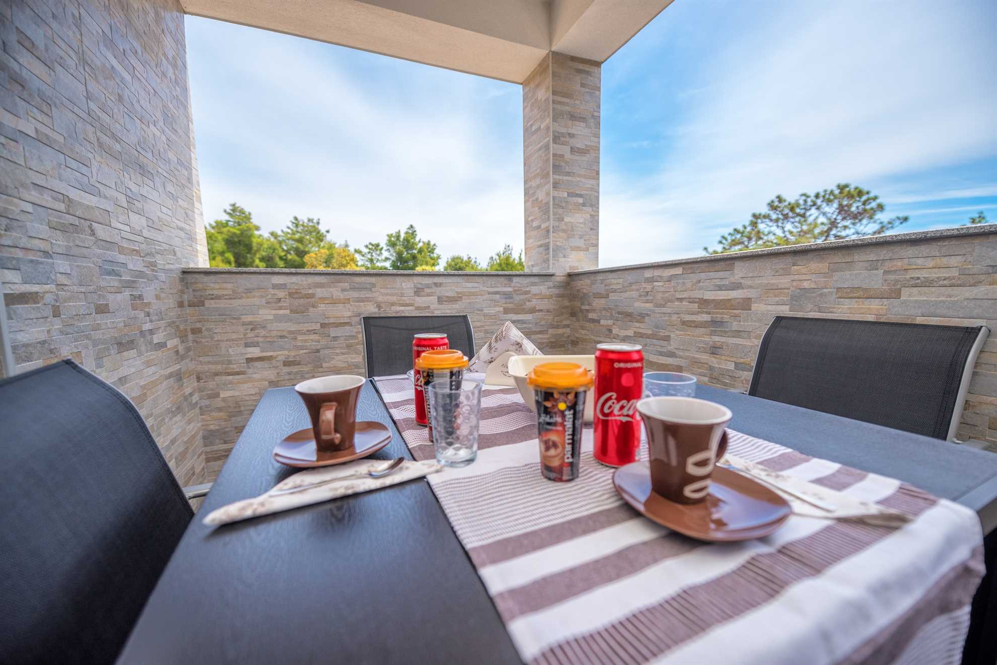 Modern apartment for 4-6 persons | partial sea view