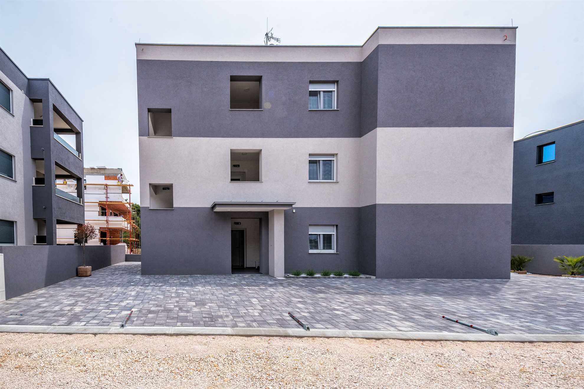 Modern apartment for 4-6 persons | partial sea view