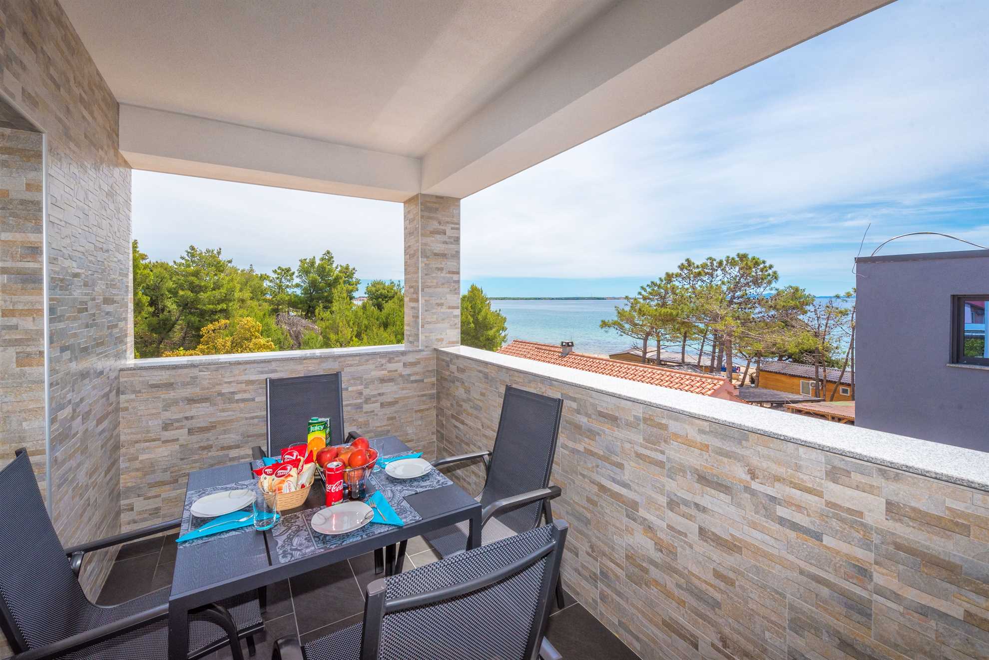 Apartment in a quiet area | for 6 persons | partial sea view